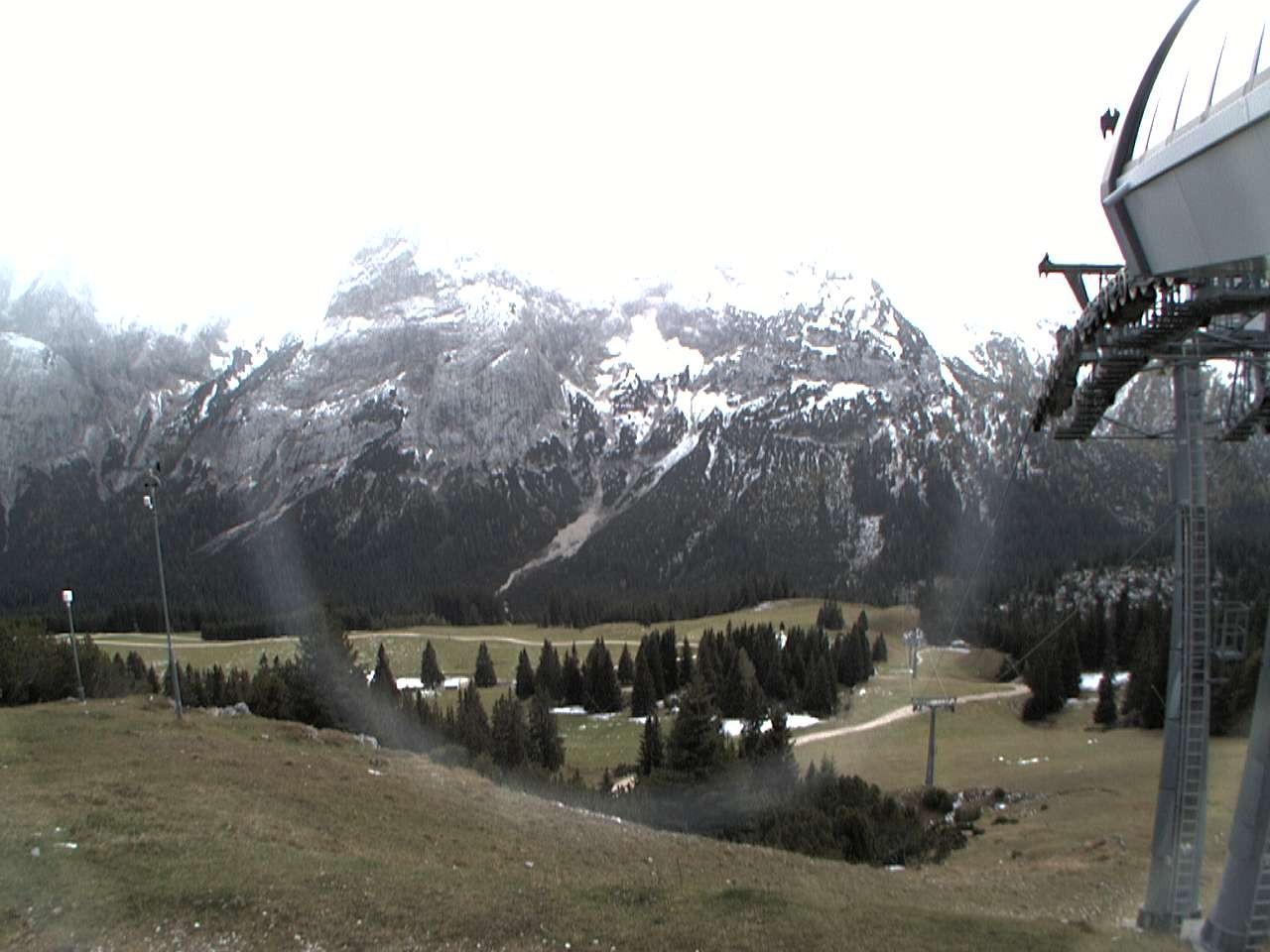Archived image Webcam mountain station chairlift "Gaistal", "Ehrwalder Alm"