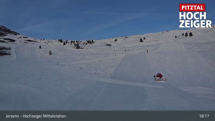 Archiv Foto Webcam Jerzens - Hochzeiger Mittelstation