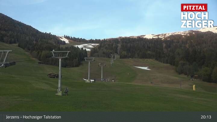 Archiv Foto Webcam Jerzens - Hochzeiger Talstation