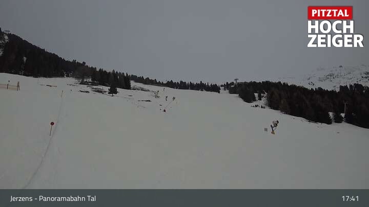 Archived image Webcam Jerzens - Zirbenbahn Bergstation