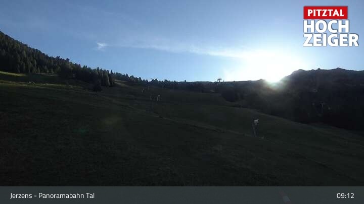 Archived image Webcam Jerzens - Zirbenbahn Bergstation