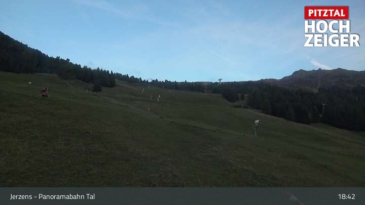 Archived image Webcam Jerzens - Zirbenbahn Bergstation