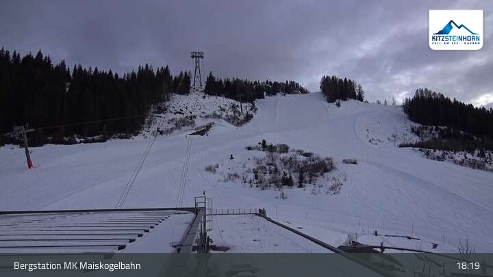 Archived image Webcam Kaprun: View Top Station Maiskogelbahn