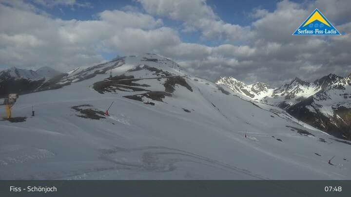 Archived image Webcam Fiss: Schönjochbahn lift
