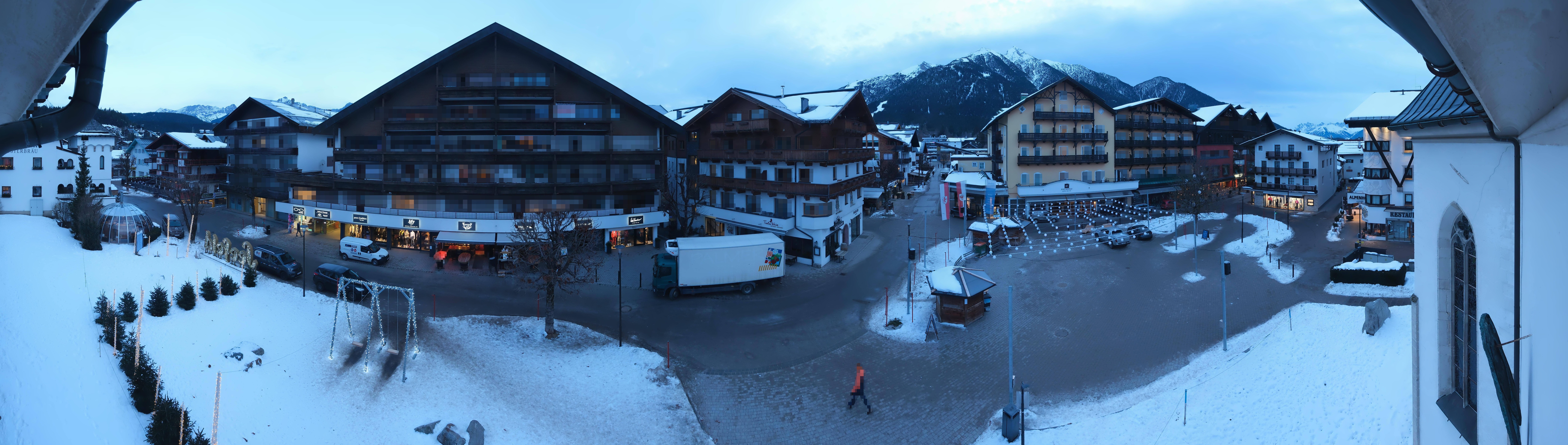 Archiv Foto Webcam Dorfplatz, Seefeld in Tirol