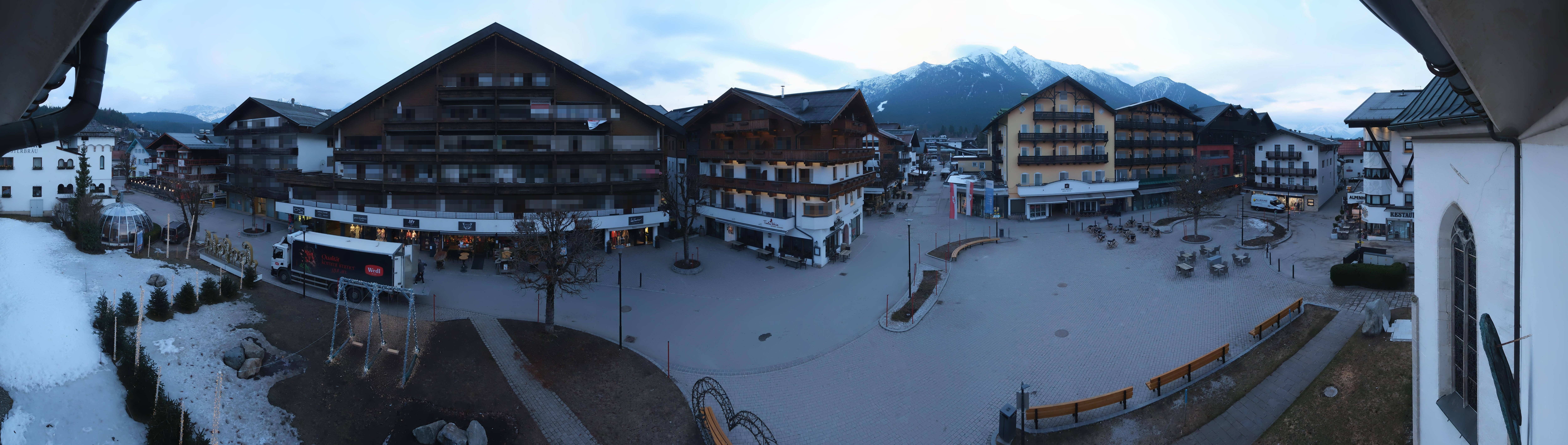 Archiv Foto Webcam Dorfplatz, Seefeld in Tirol