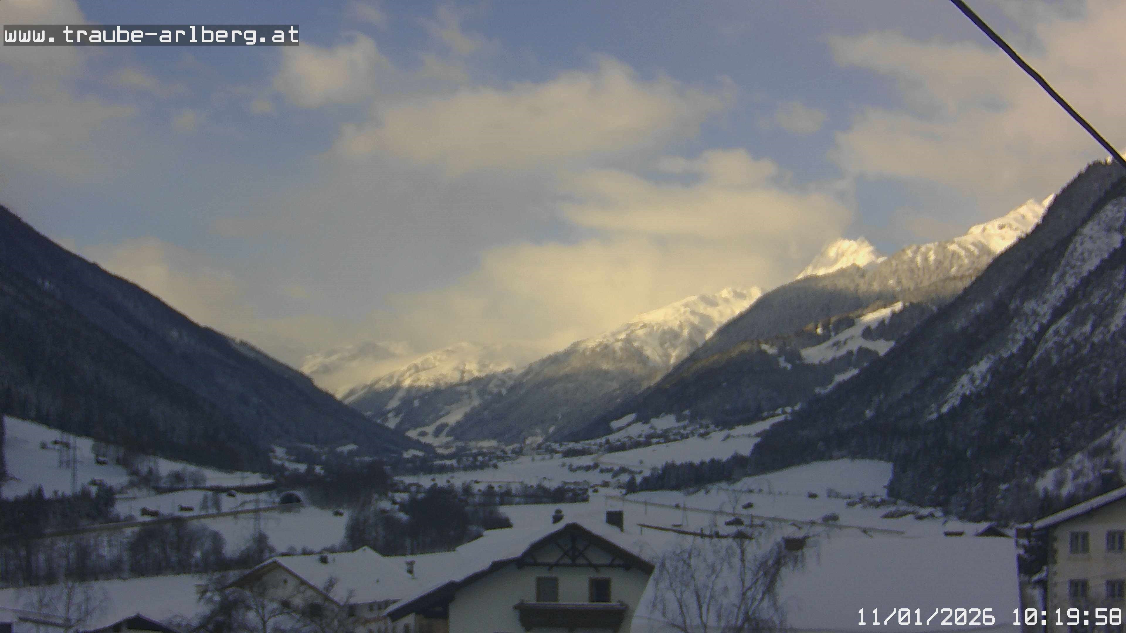 Archiv Foto Webcam Pettneu, Gasthof Traube