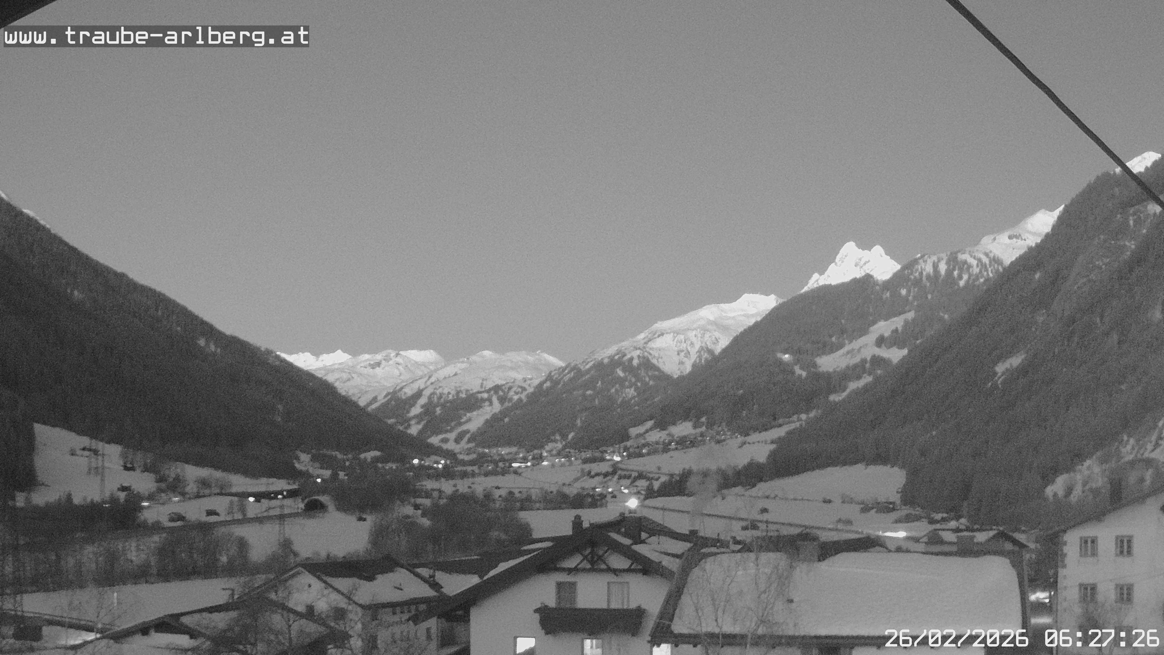 Archived image Webcam guesthouse "Traube", Pettneu