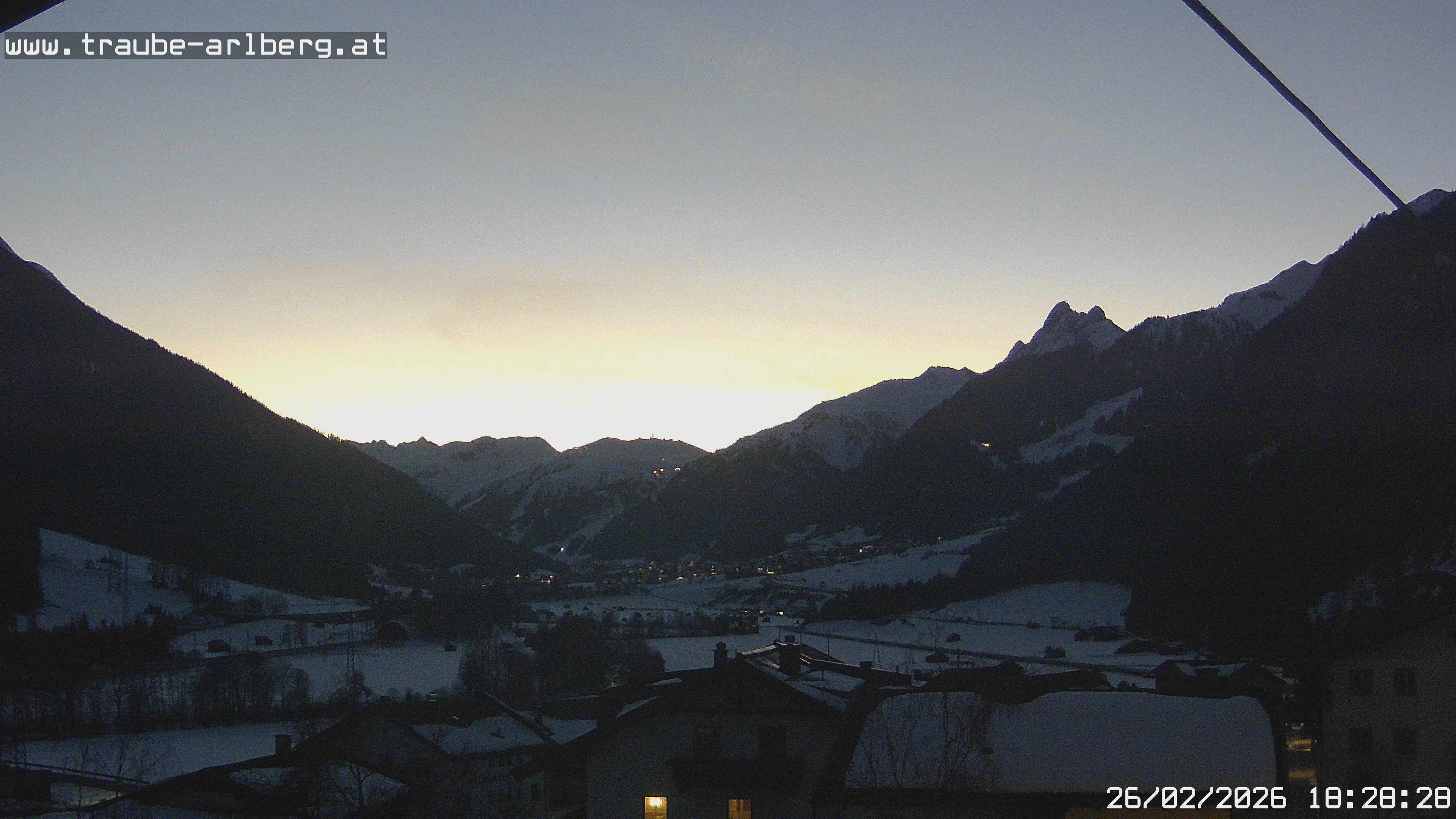 Archived image Webcam guesthouse "Traube", Pettneu