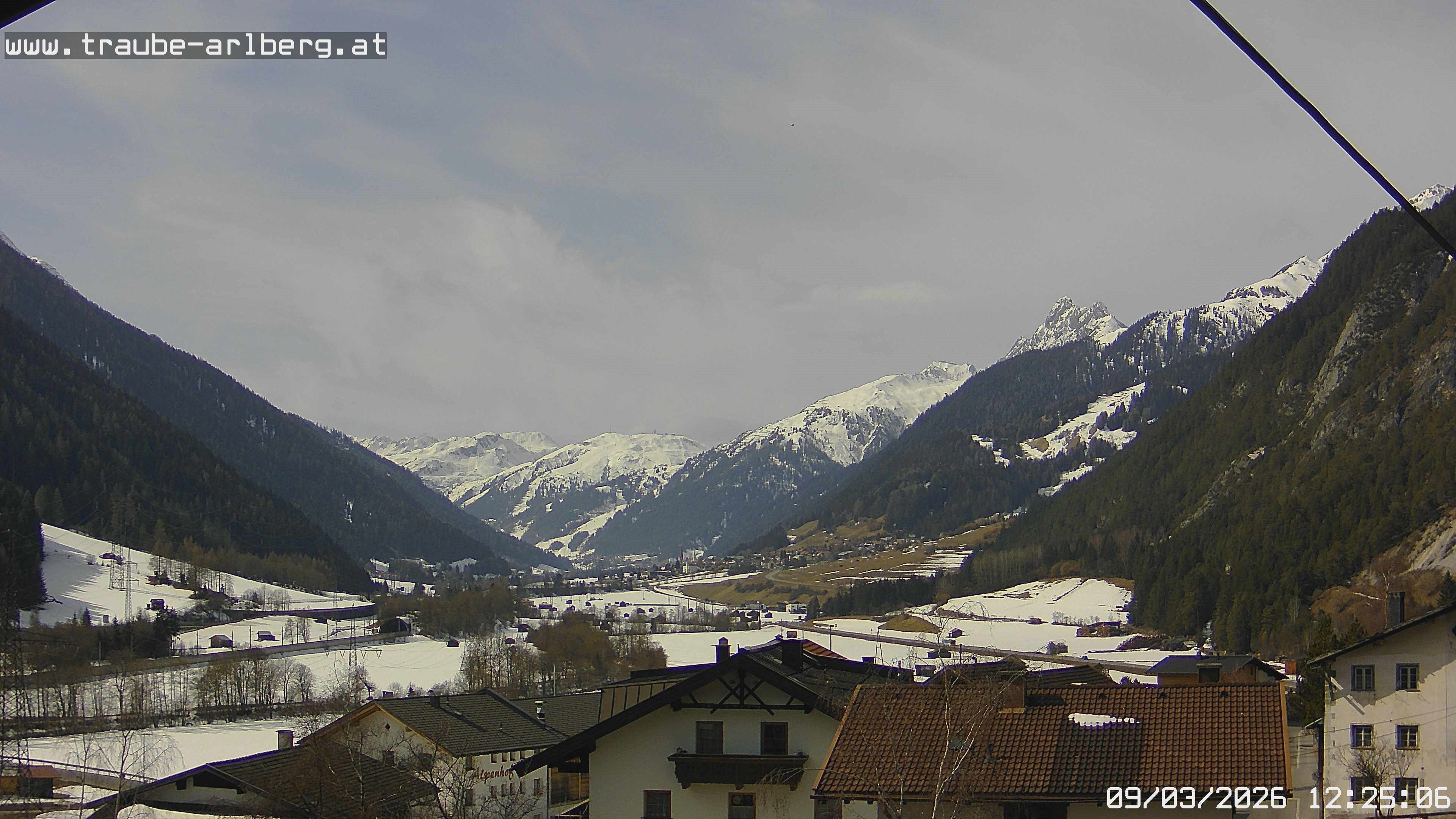 Archiv Foto Webcam Pettneu, Gasthof Traube