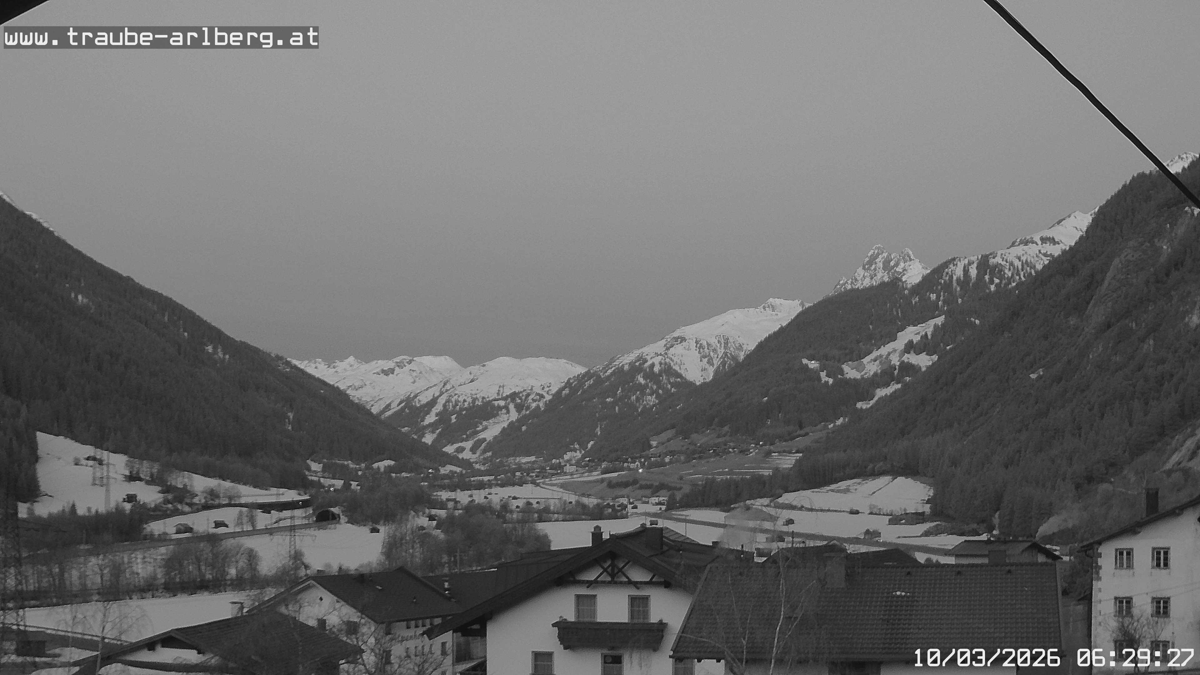 Archiv Foto Webcam Pettneu, Gasthof Traube