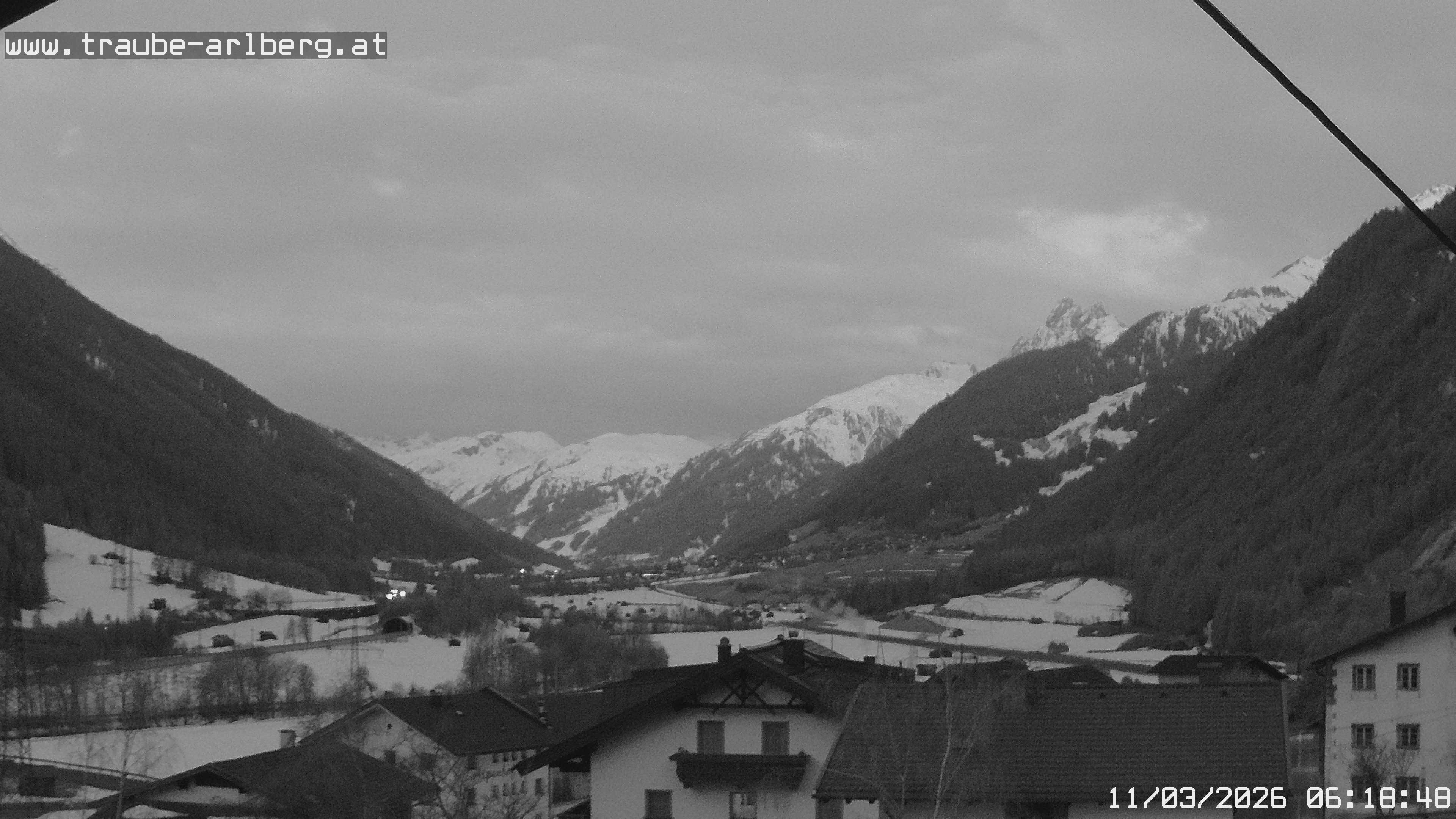 Archived image Webcam guesthouse "Traube", Pettneu