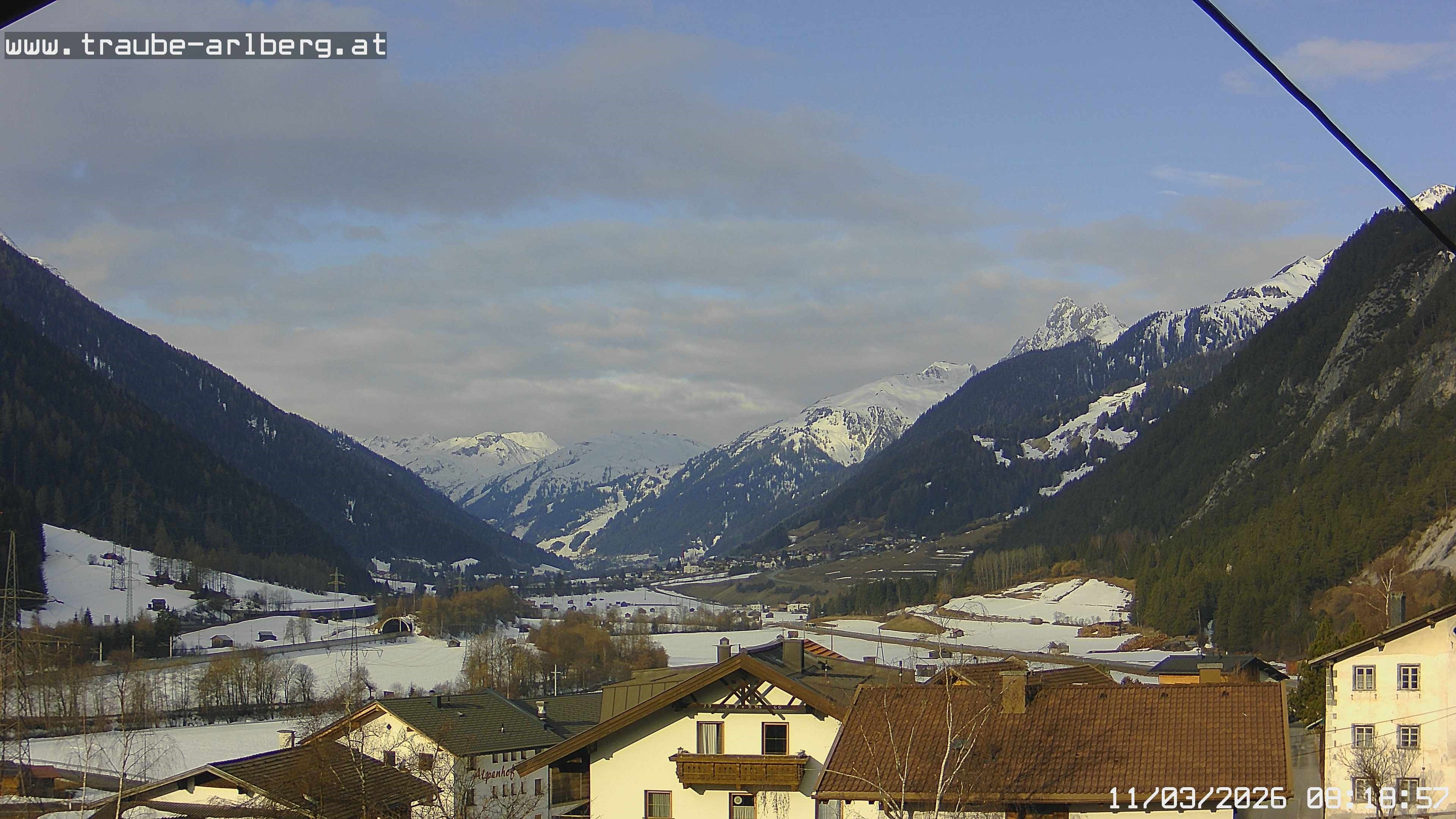 Archived image Webcam guesthouse "Traube", Pettneu