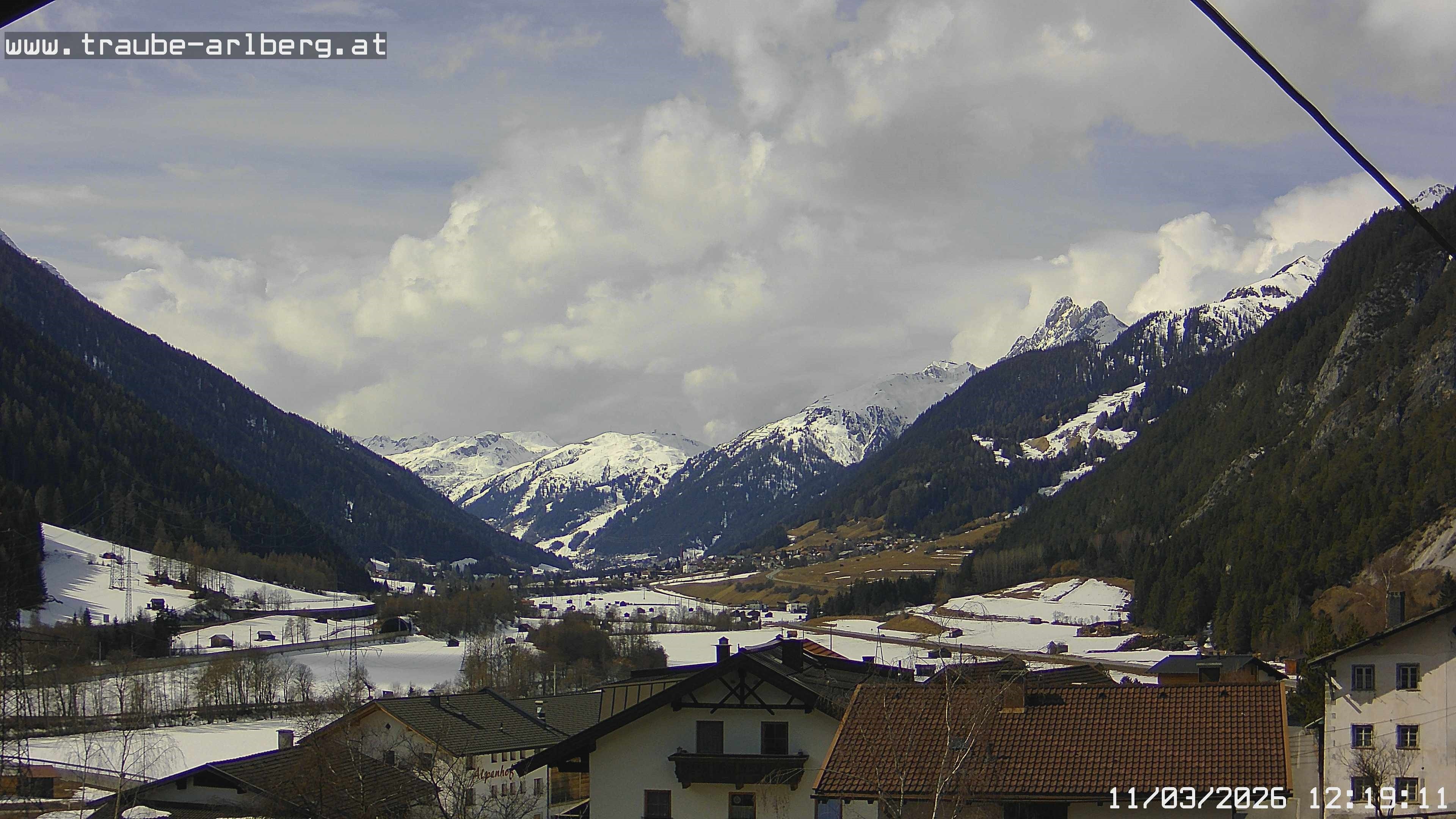 Archived image Webcam guesthouse "Traube", Pettneu