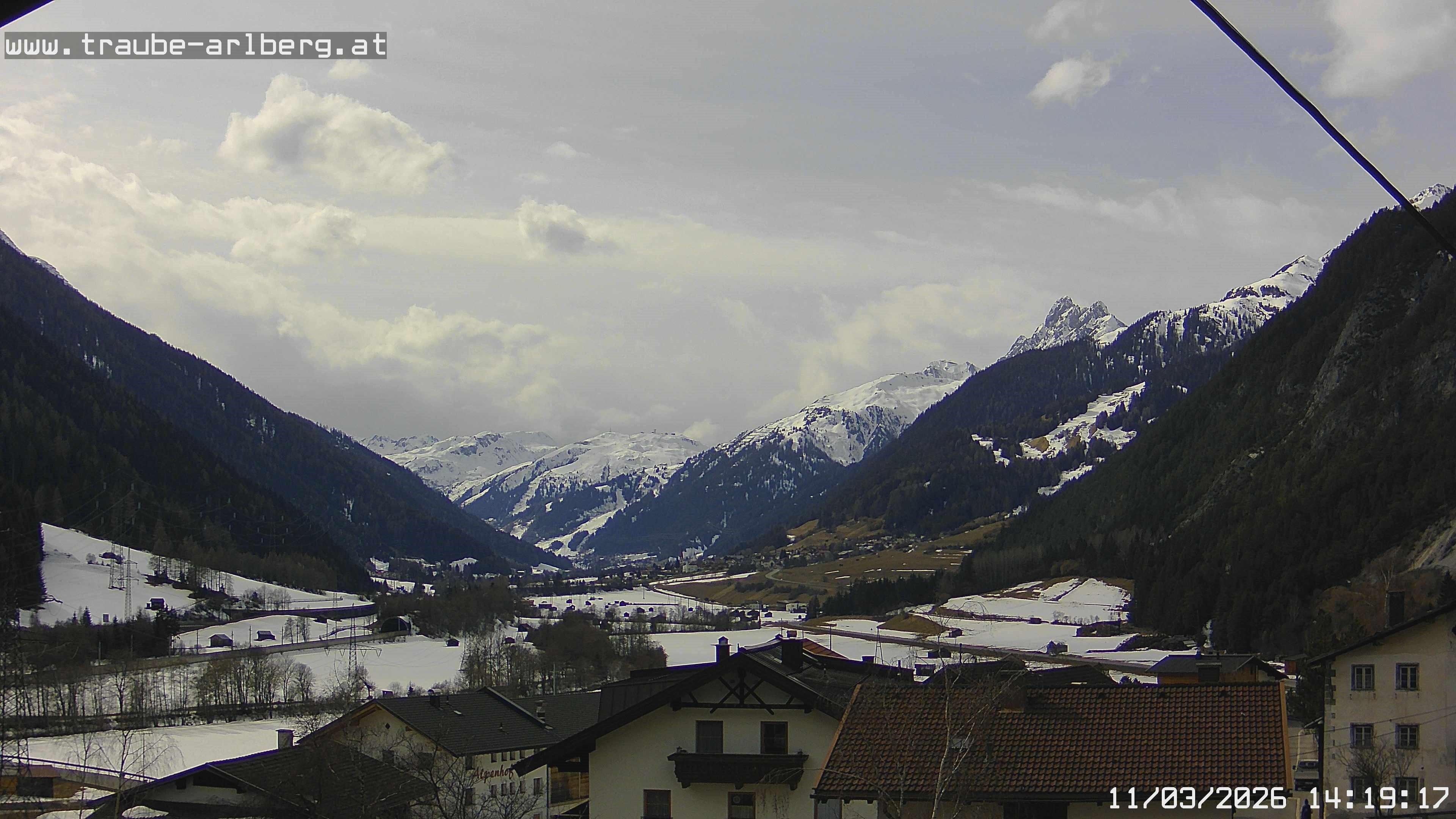 Archived image Webcam guesthouse "Traube", Pettneu