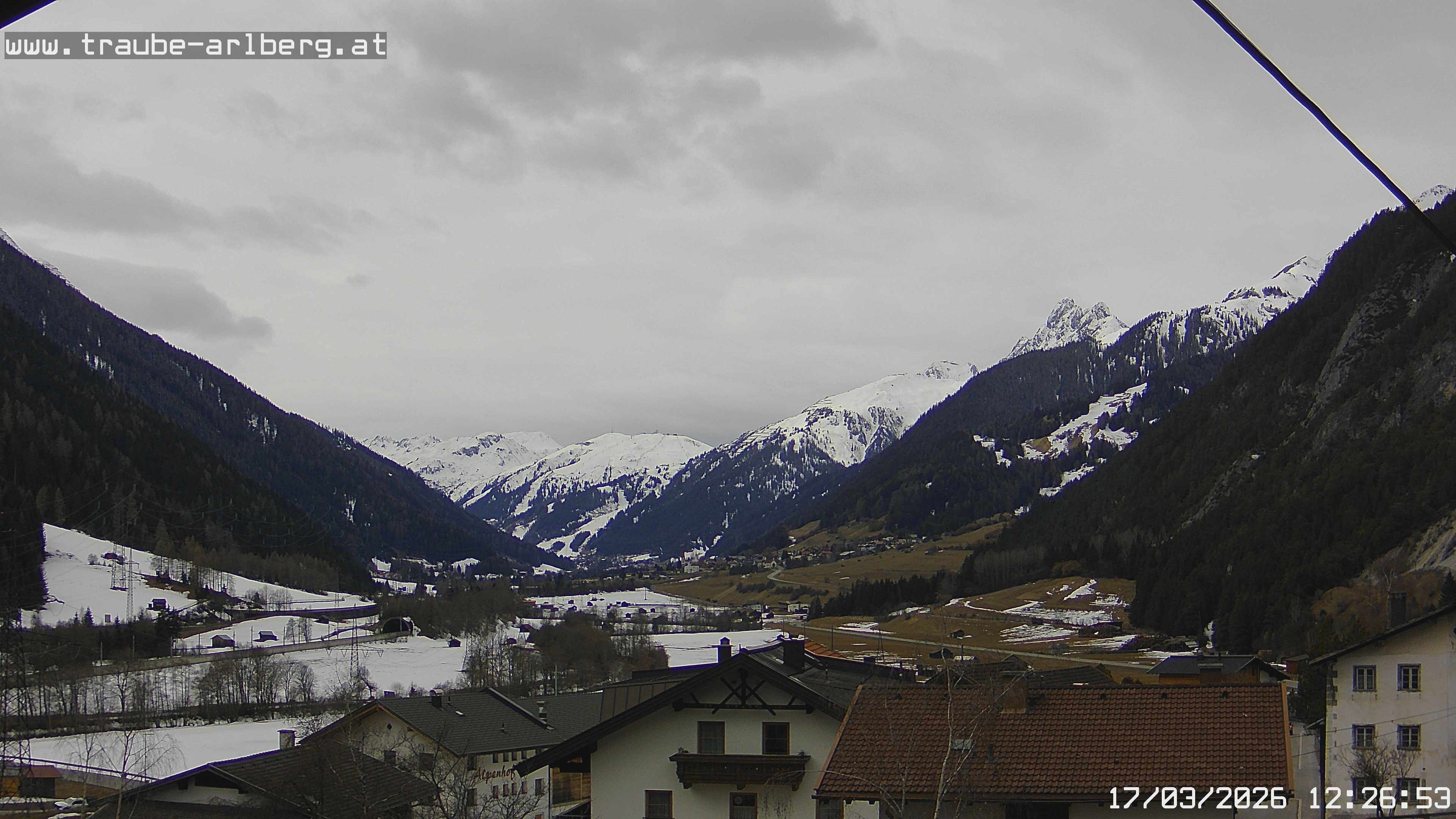 Archiv Foto Webcam Pettneu, Gasthof Traube