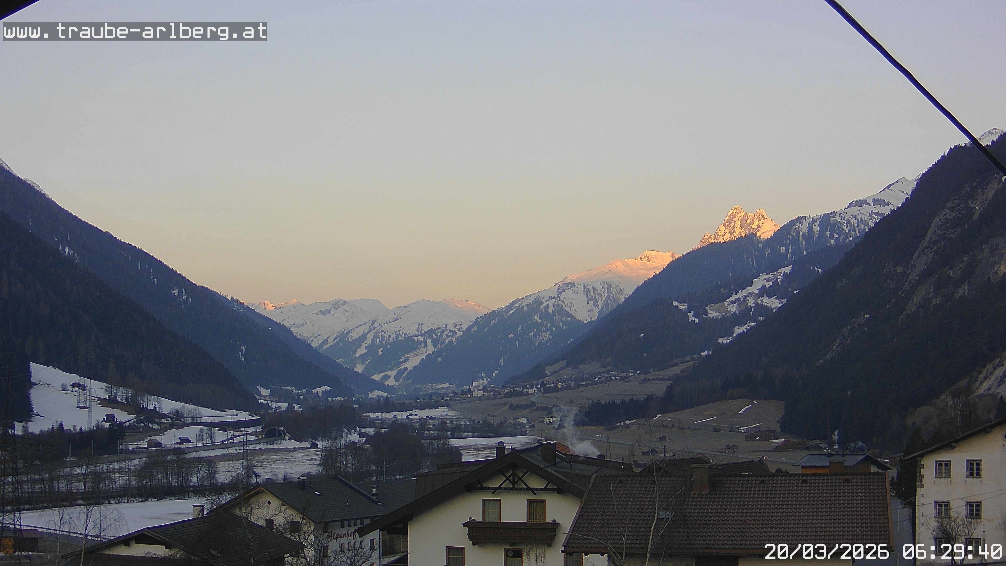 Archived image Webcam guesthouse "Traube", Pettneu