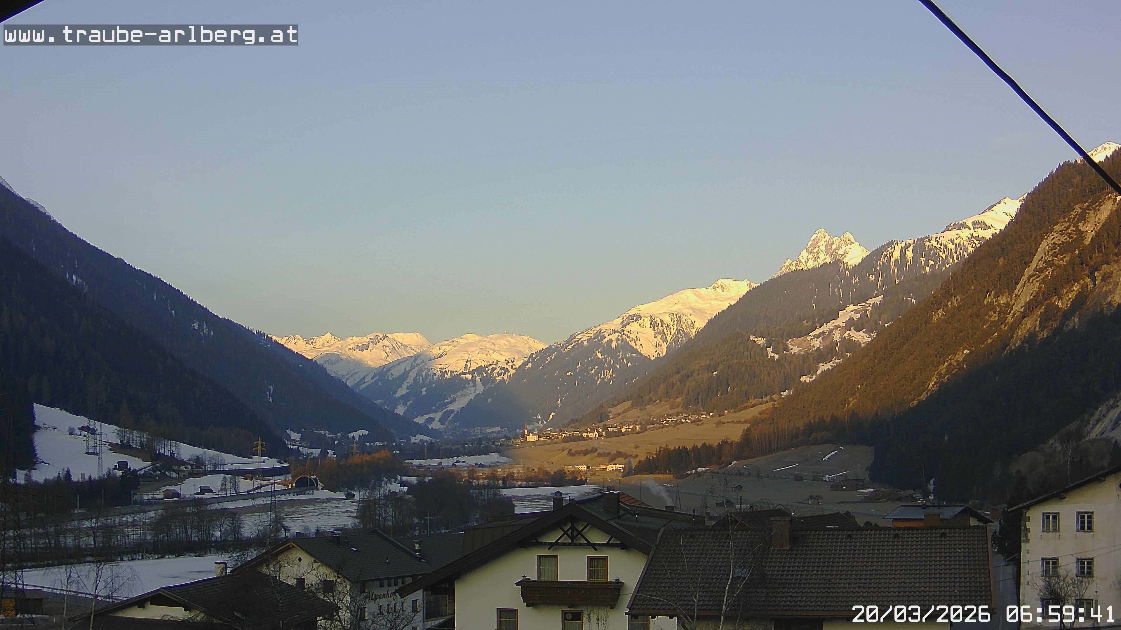 Archived image Webcam guesthouse "Traube", Pettneu