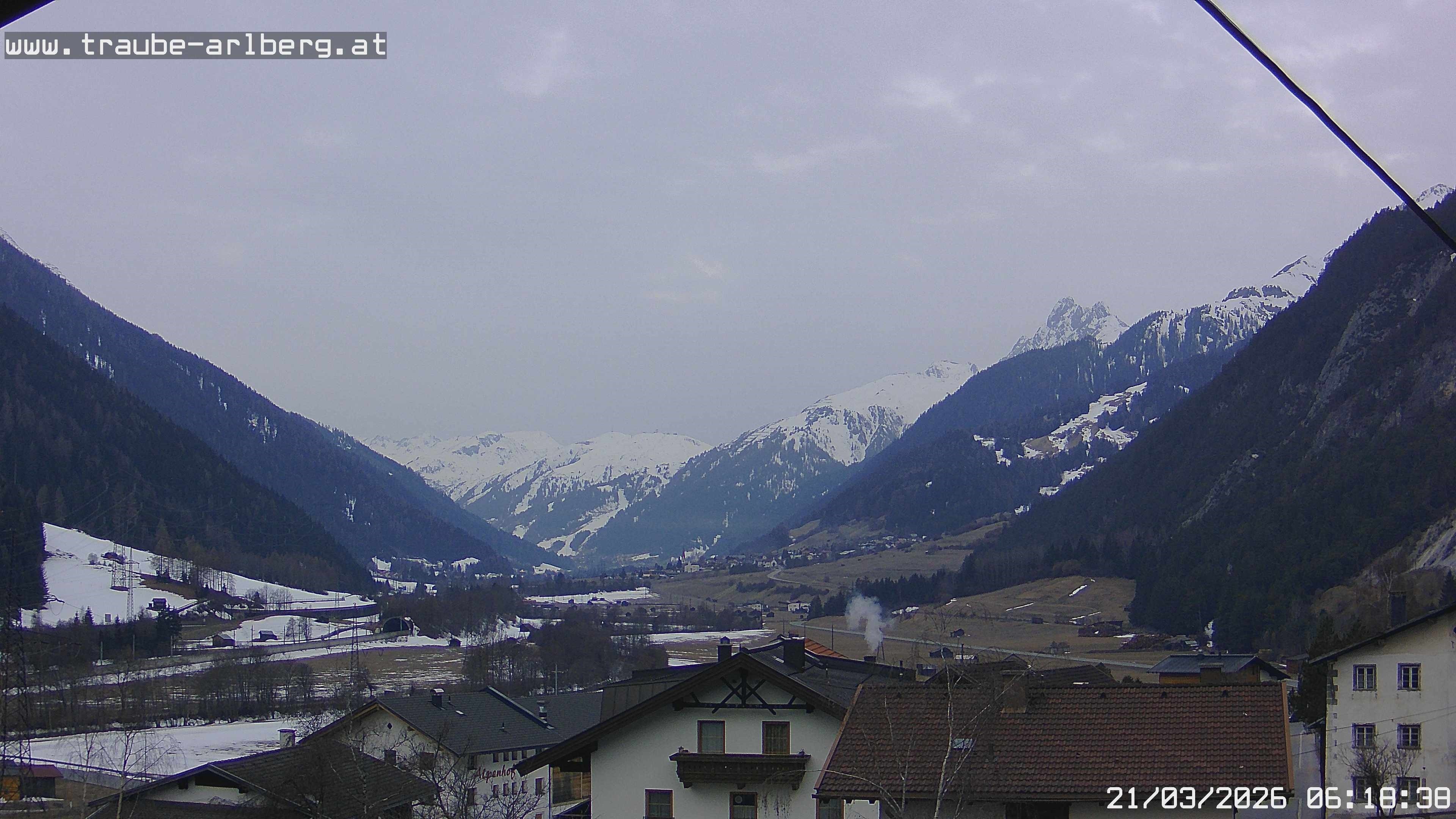 Archived image Webcam guesthouse "Traube", Pettneu