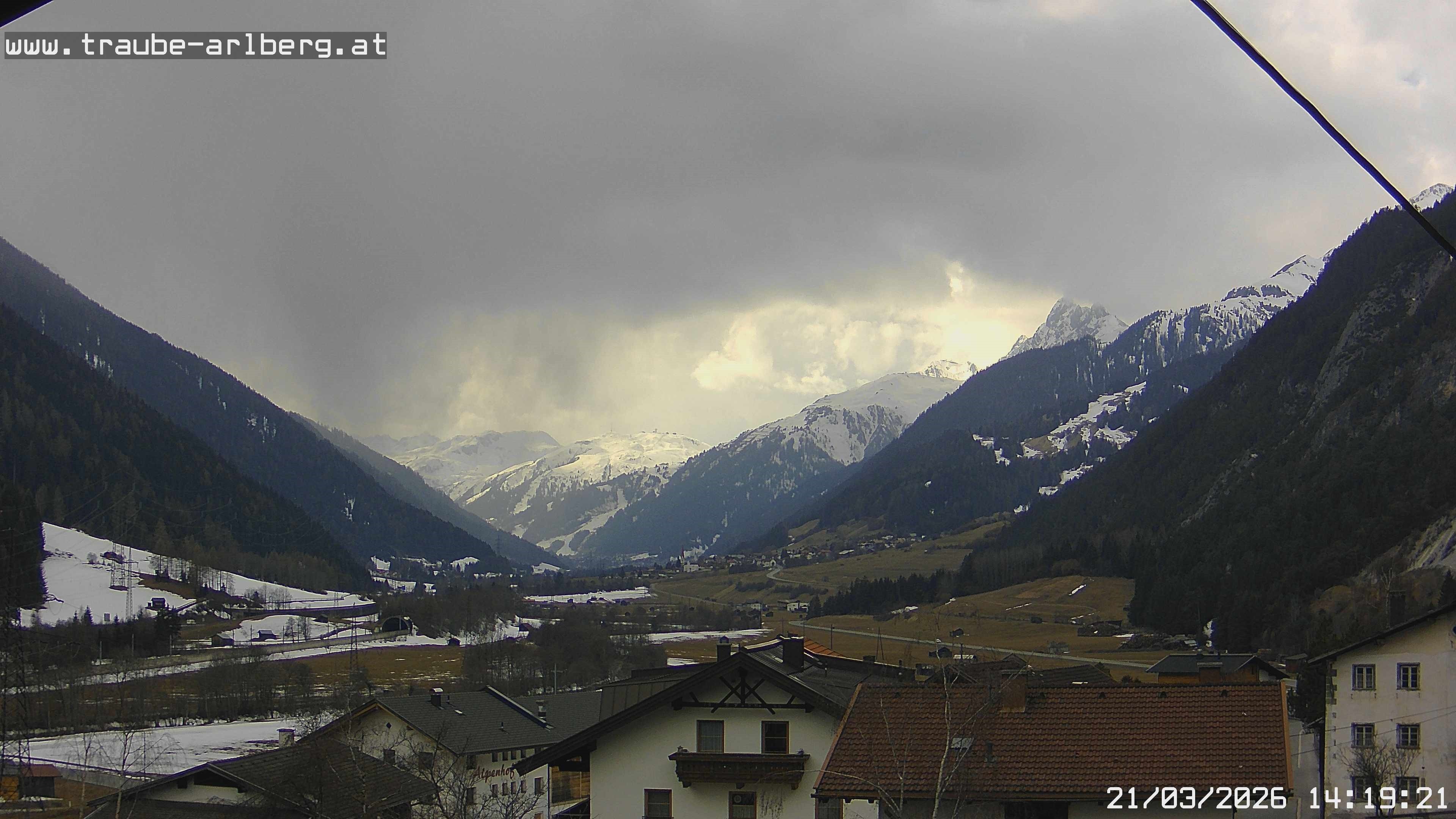 Archived image Webcam guesthouse "Traube", Pettneu