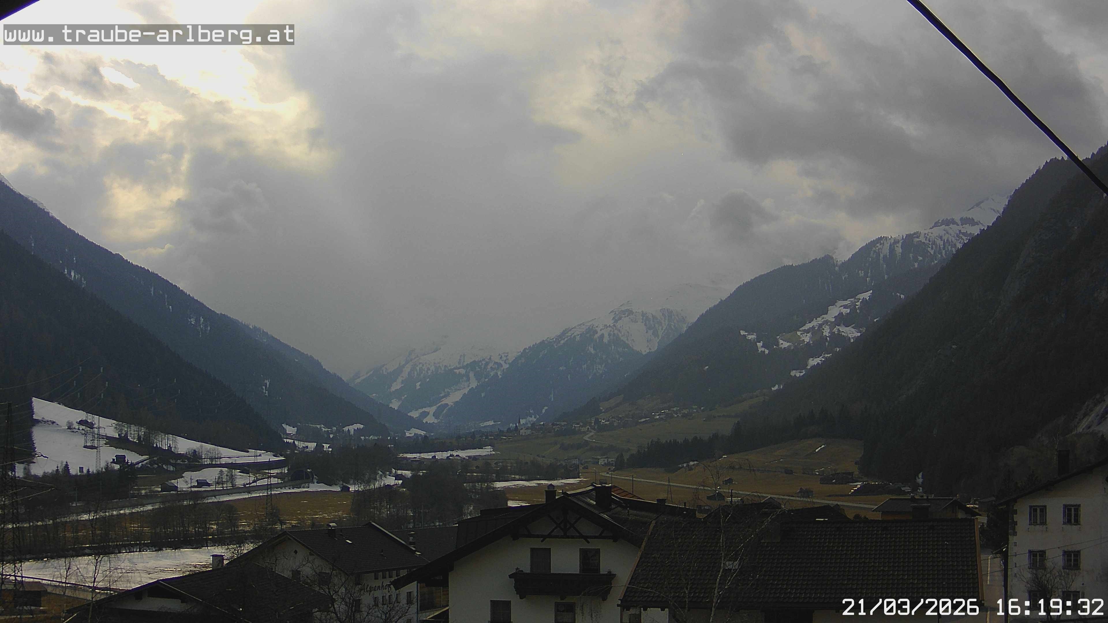 Archived image Webcam guesthouse "Traube", Pettneu