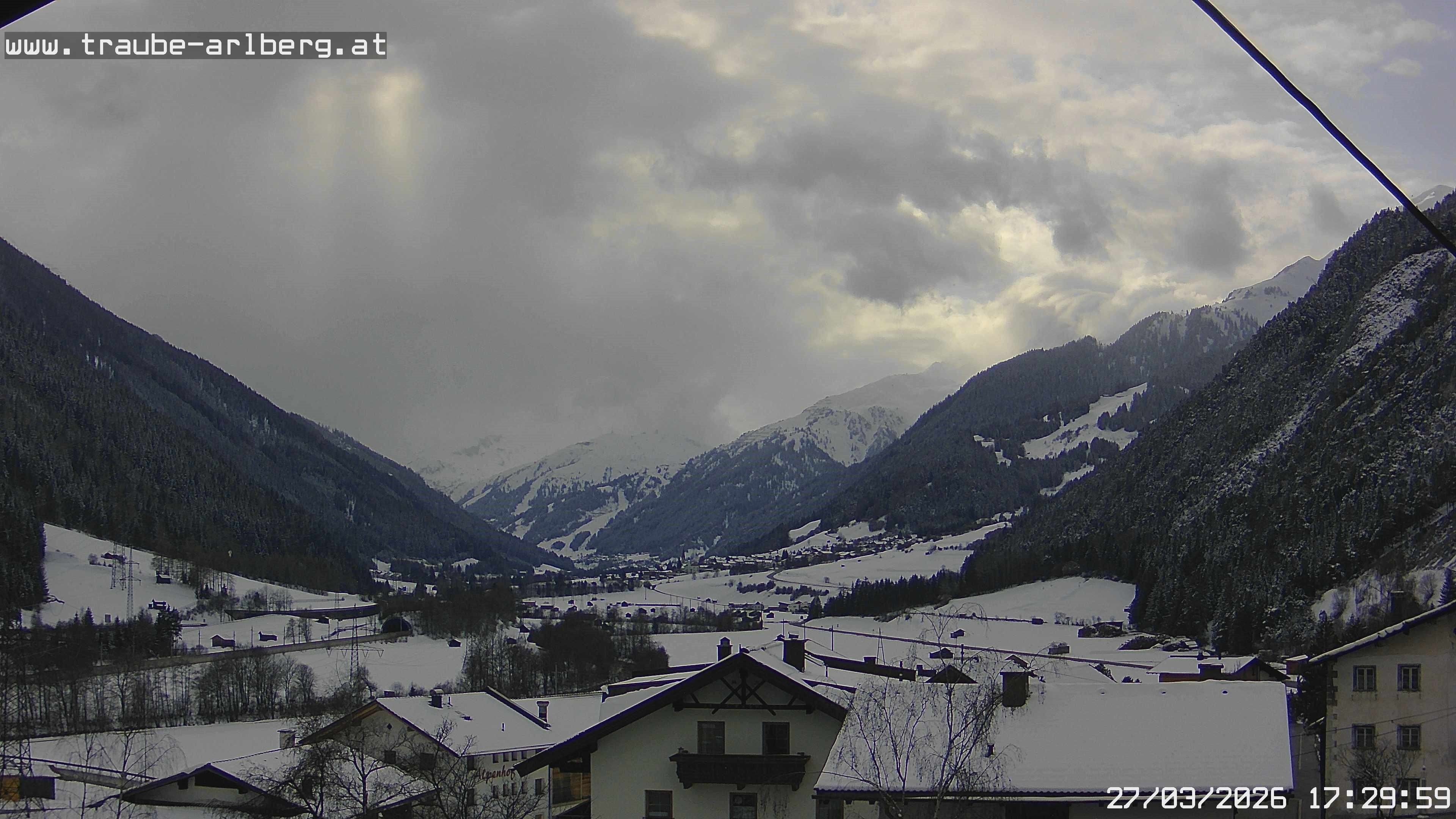 Archived image Webcam guesthouse "Traube", Pettneu