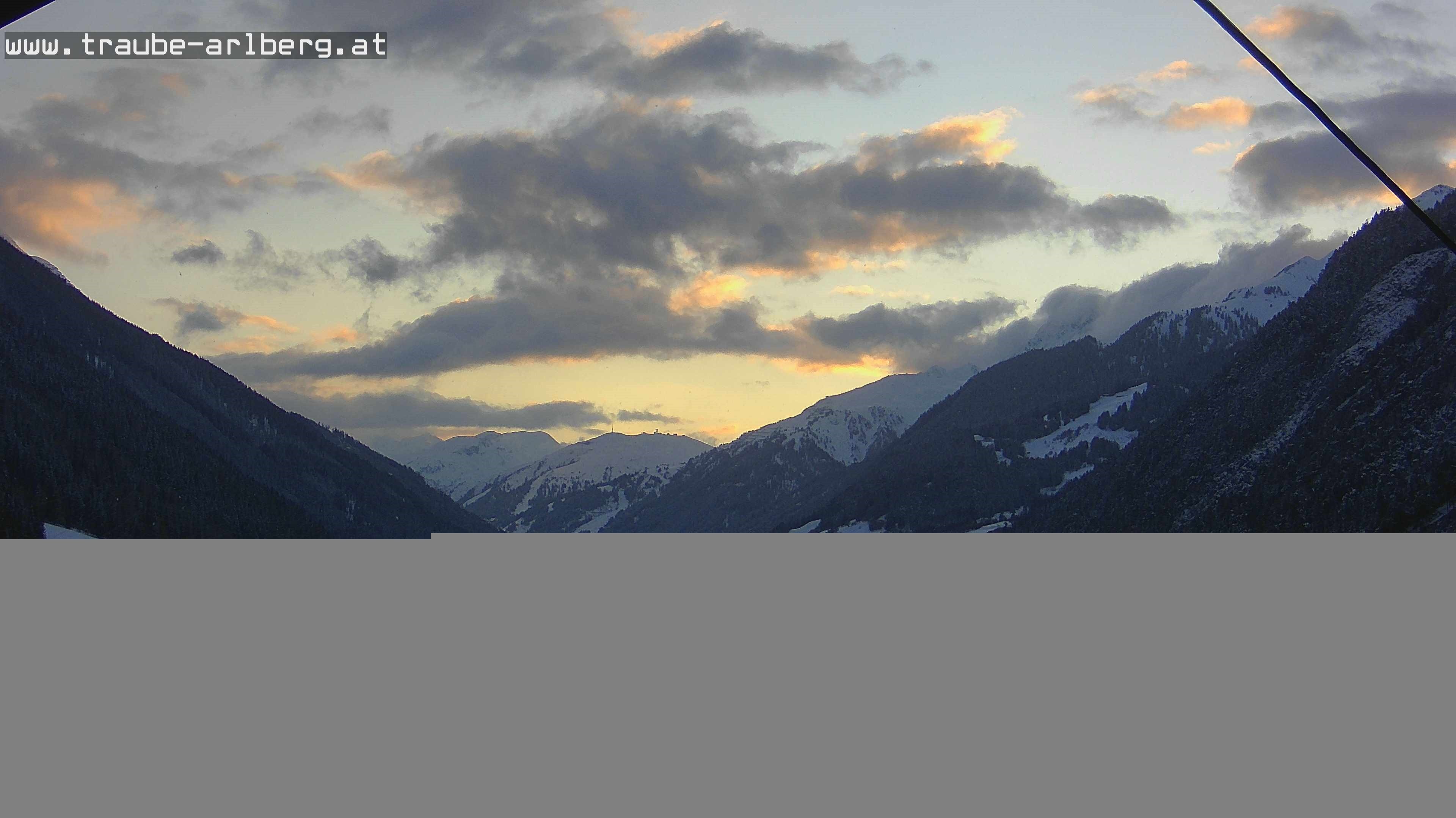 Archived image Webcam guesthouse "Traube", Pettneu