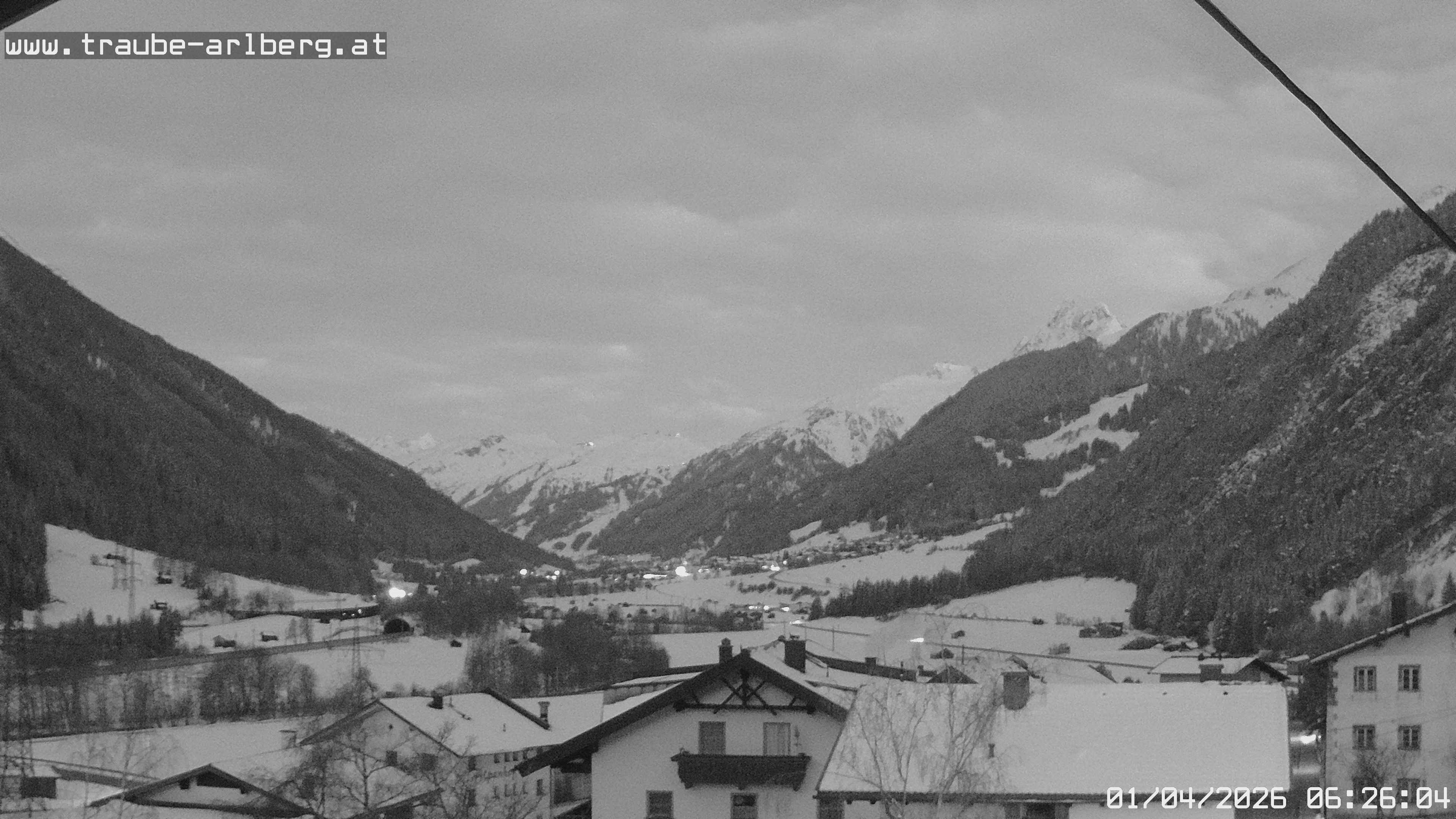 Archived image Webcam guesthouse "Traube", Pettneu