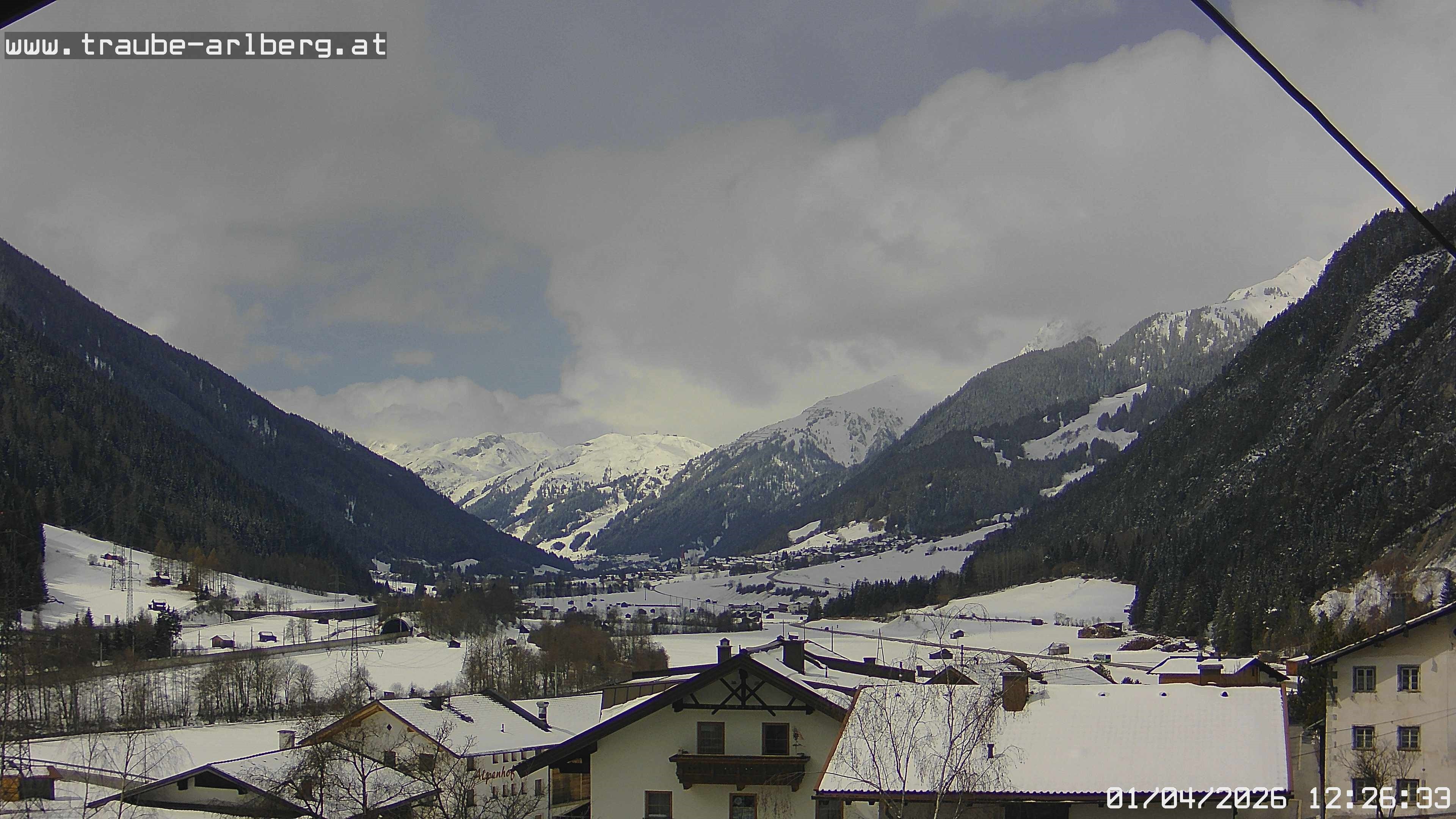 Archived image Webcam guesthouse "Traube", Pettneu