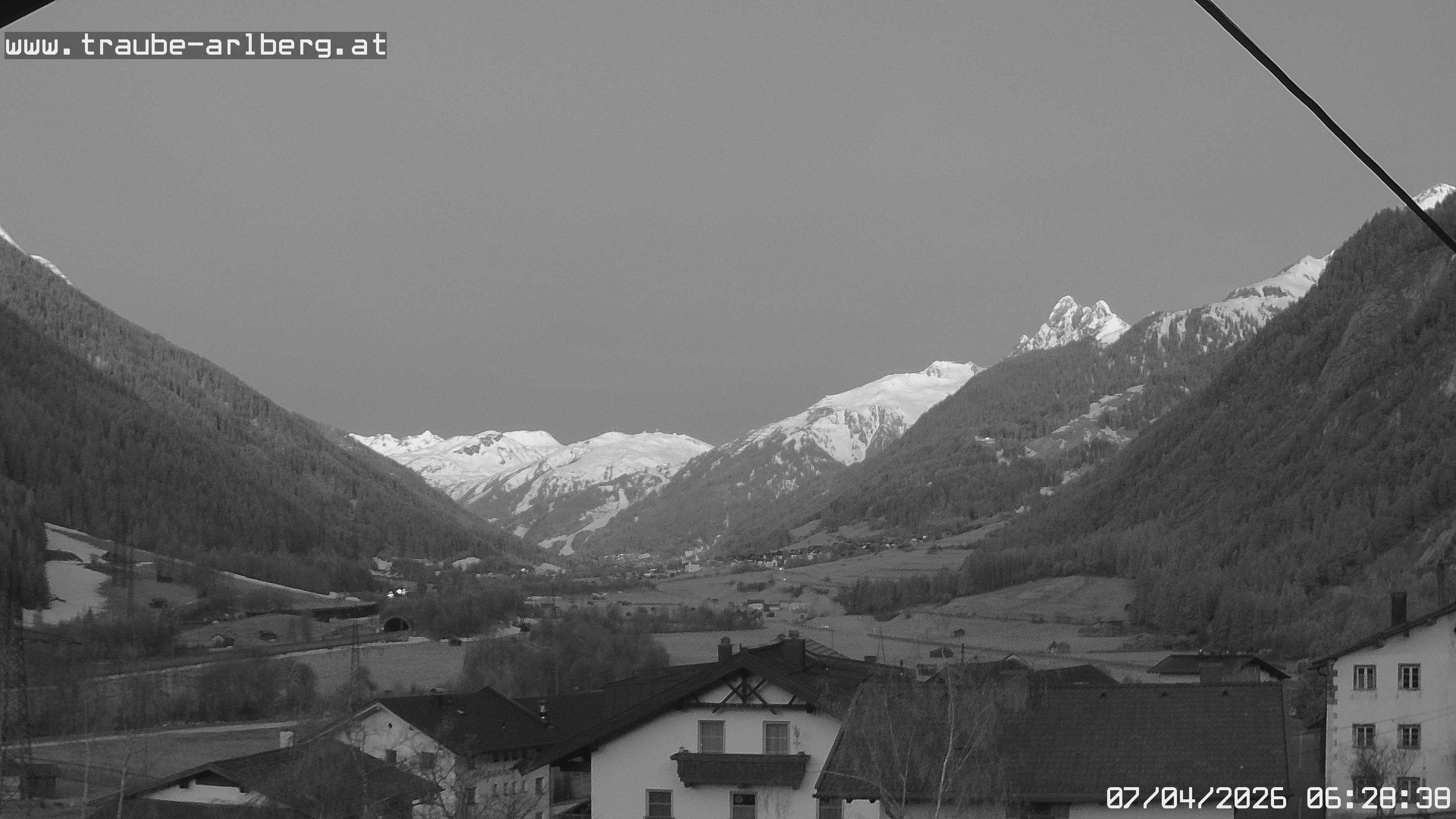 Archived image Webcam guesthouse "Traube", Pettneu