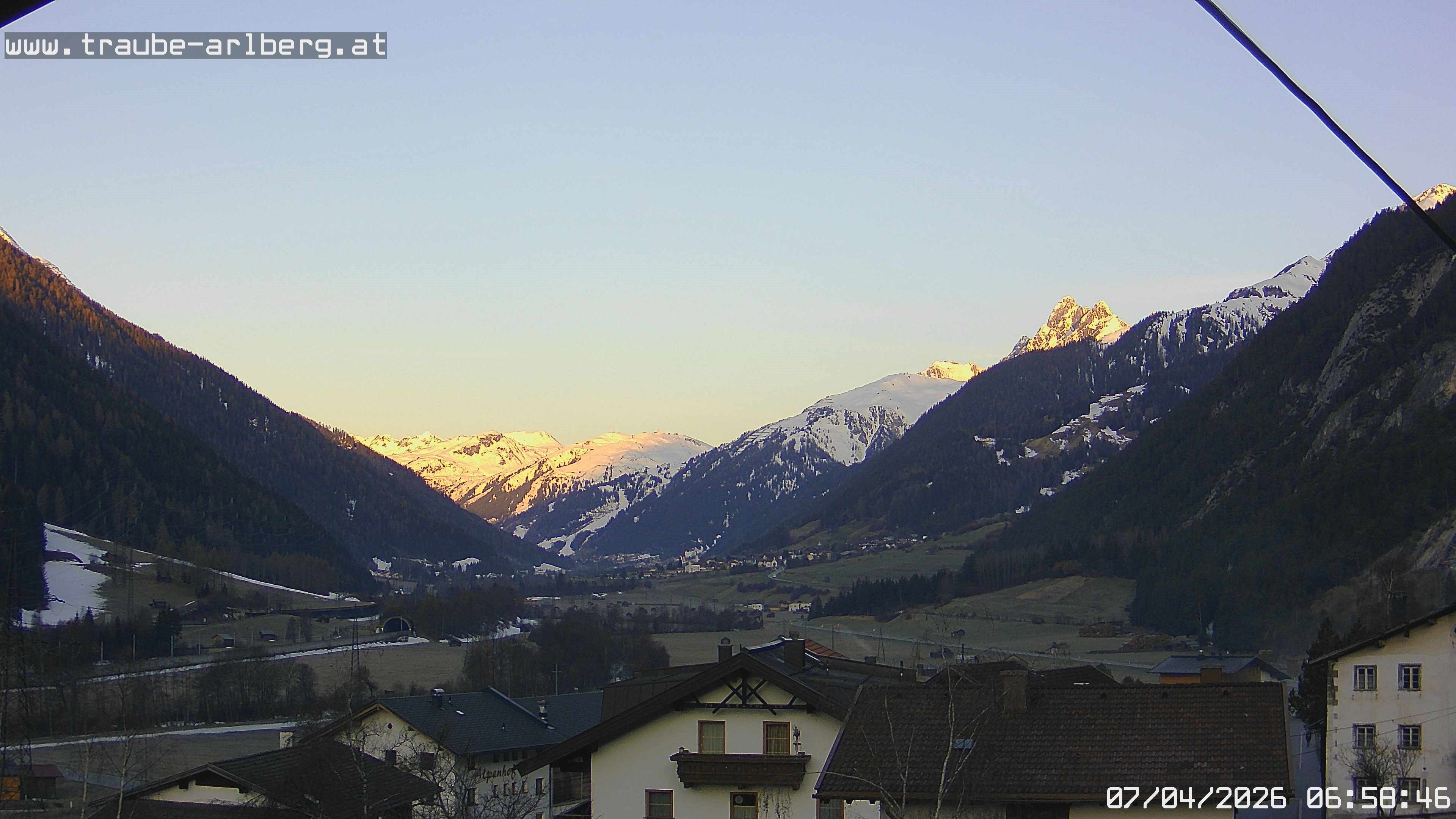 Archived image Webcam guesthouse "Traube", Pettneu