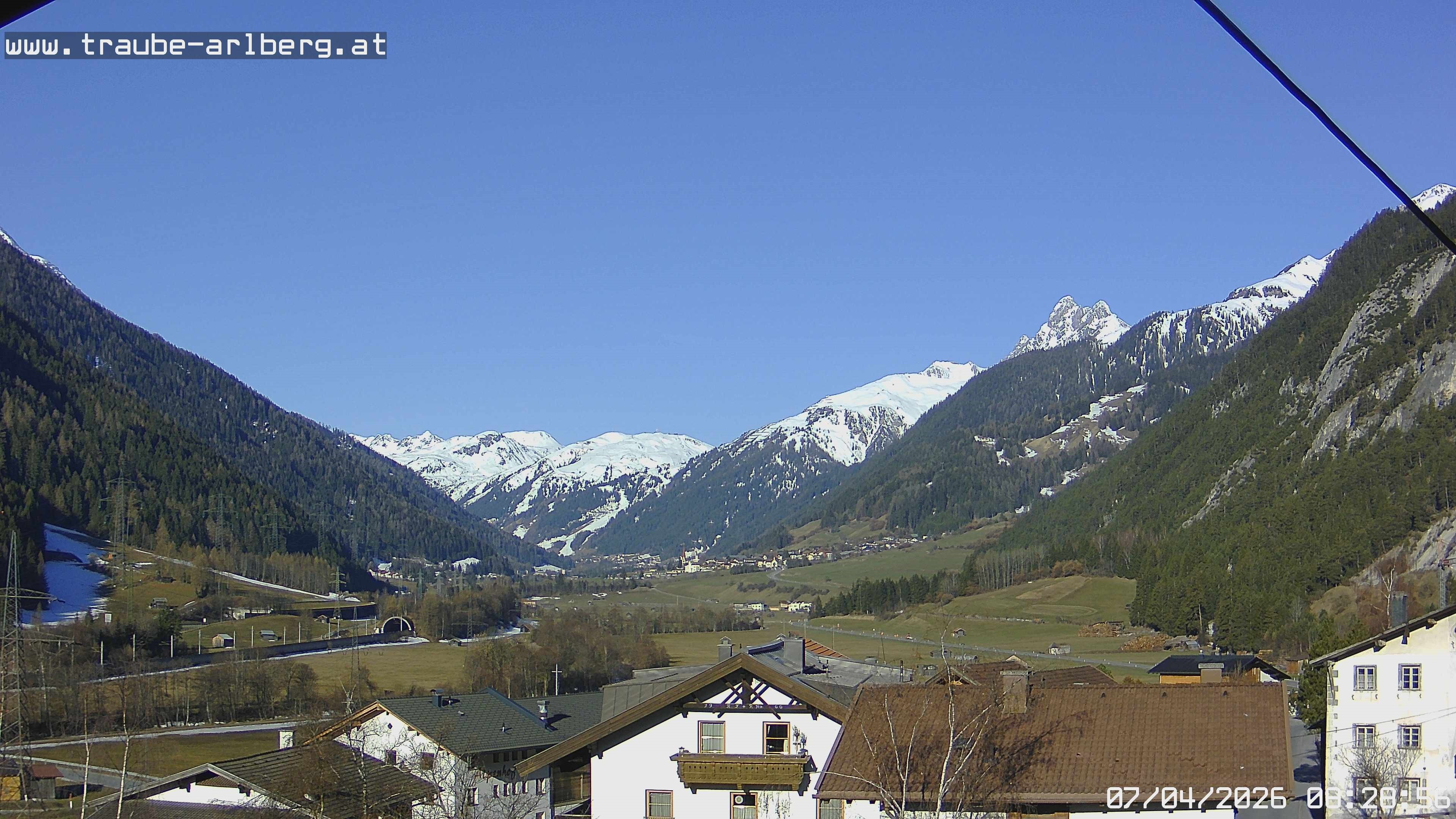 Archived image Webcam guesthouse "Traube", Pettneu