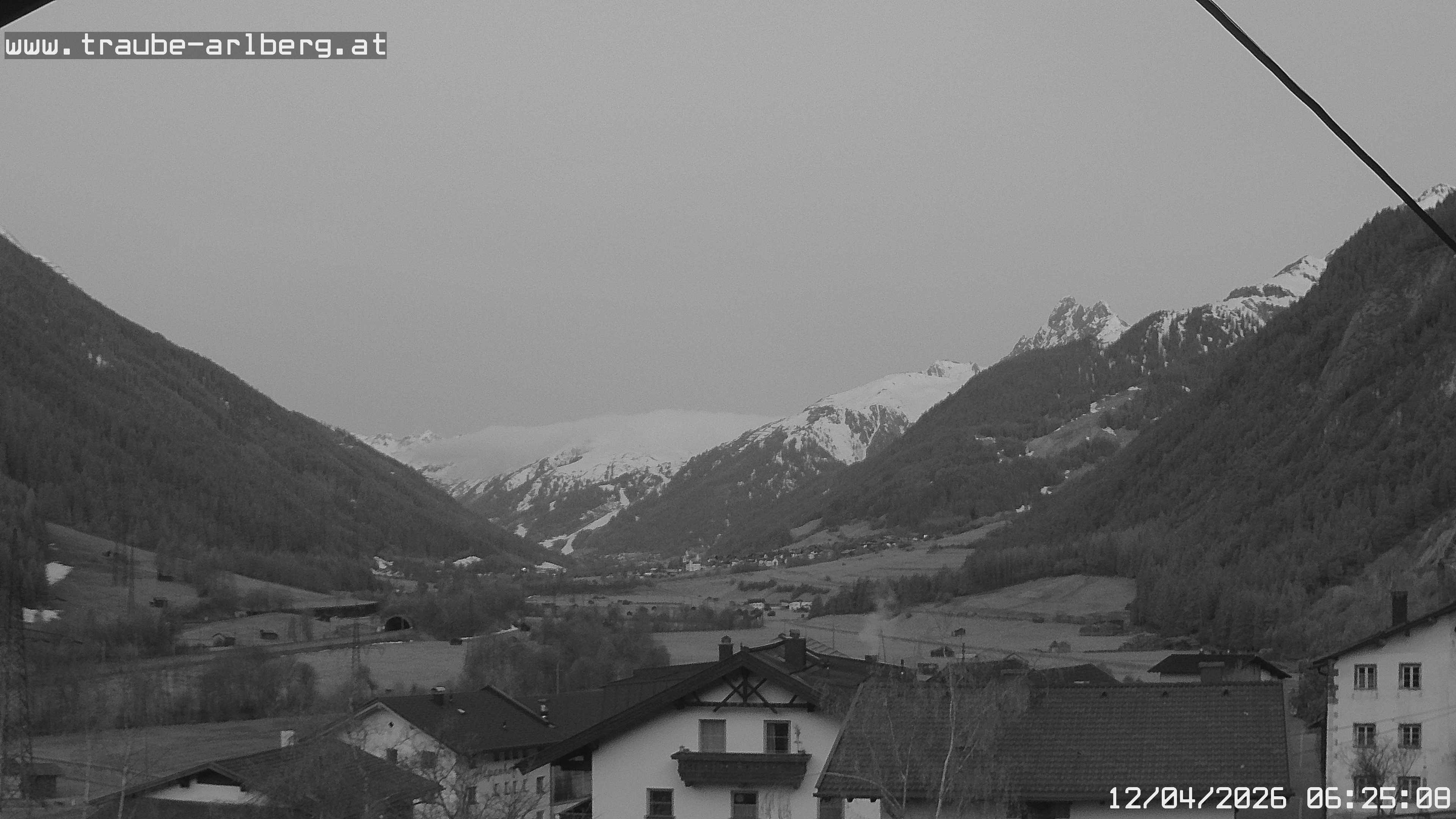 Archiv Foto Webcam Pettneu, Gasthof Traube
