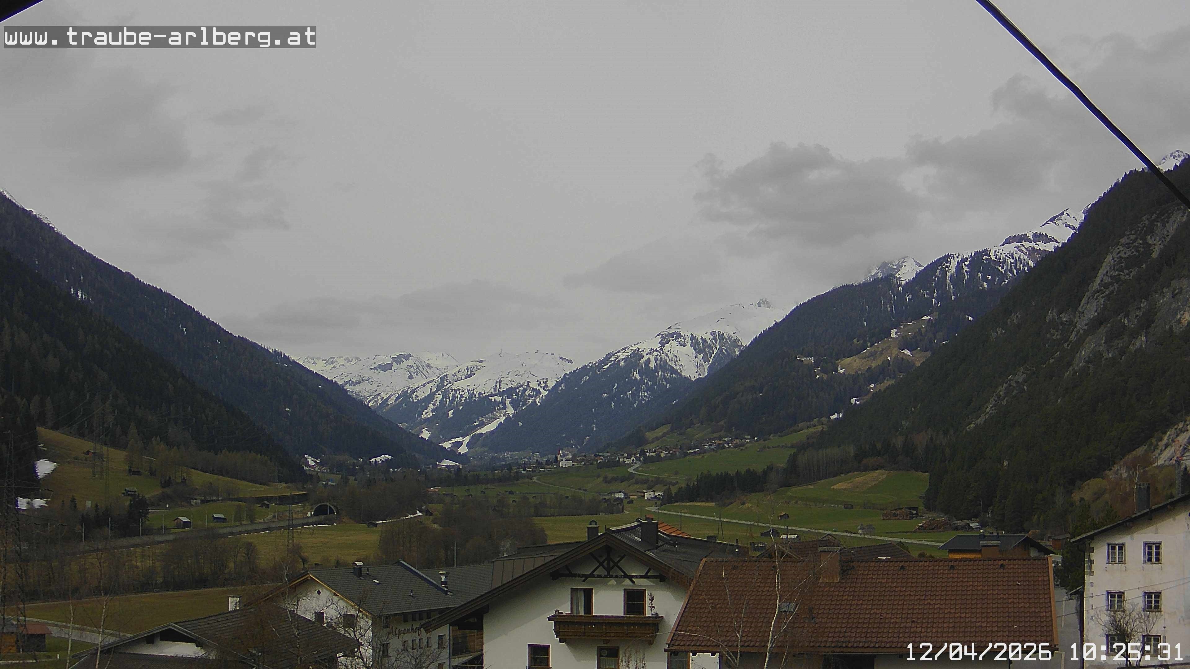 Archiv Foto Webcam Pettneu, Gasthof Traube