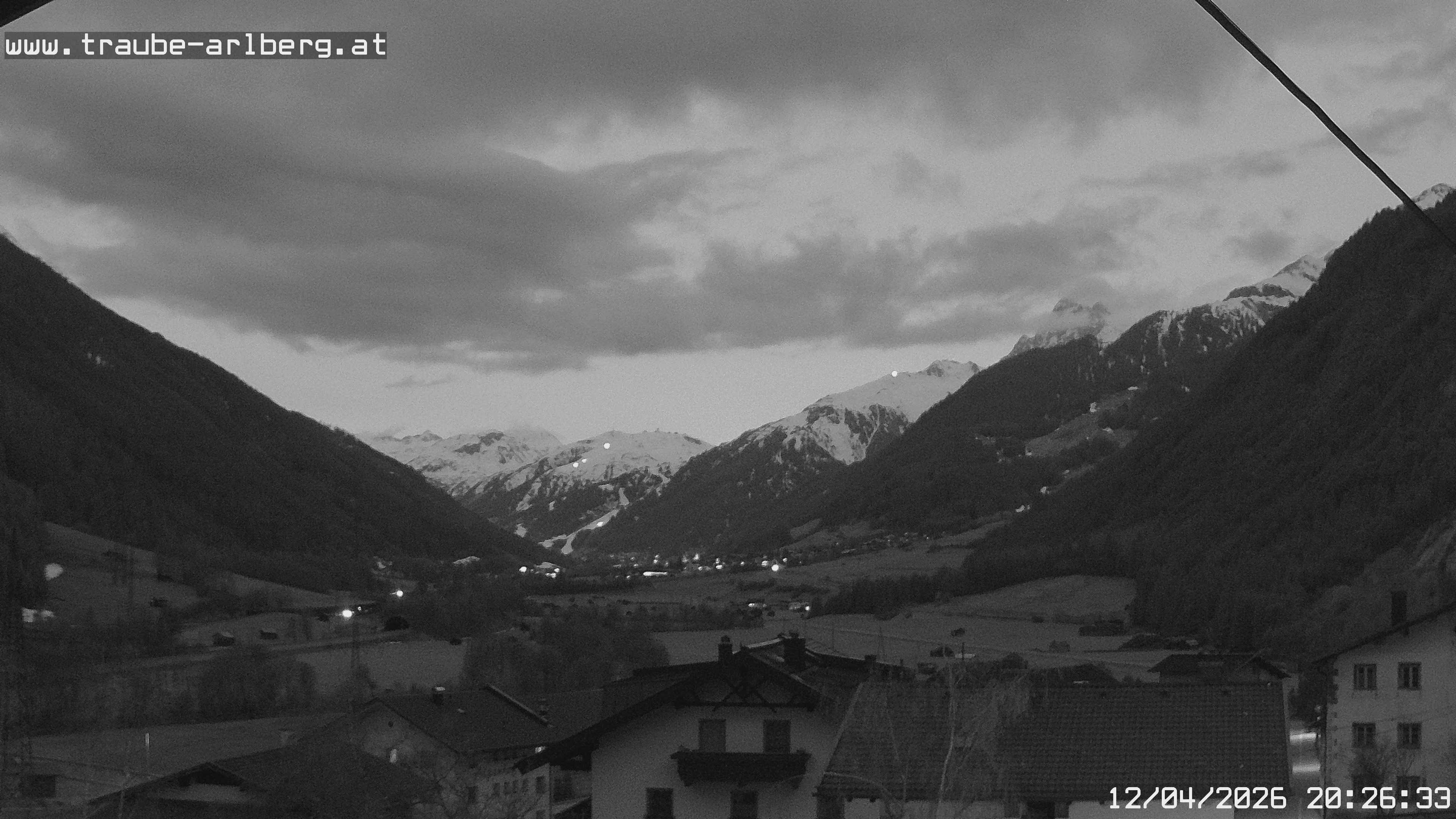 Archiv Foto Webcam Pettneu, Gasthof Traube