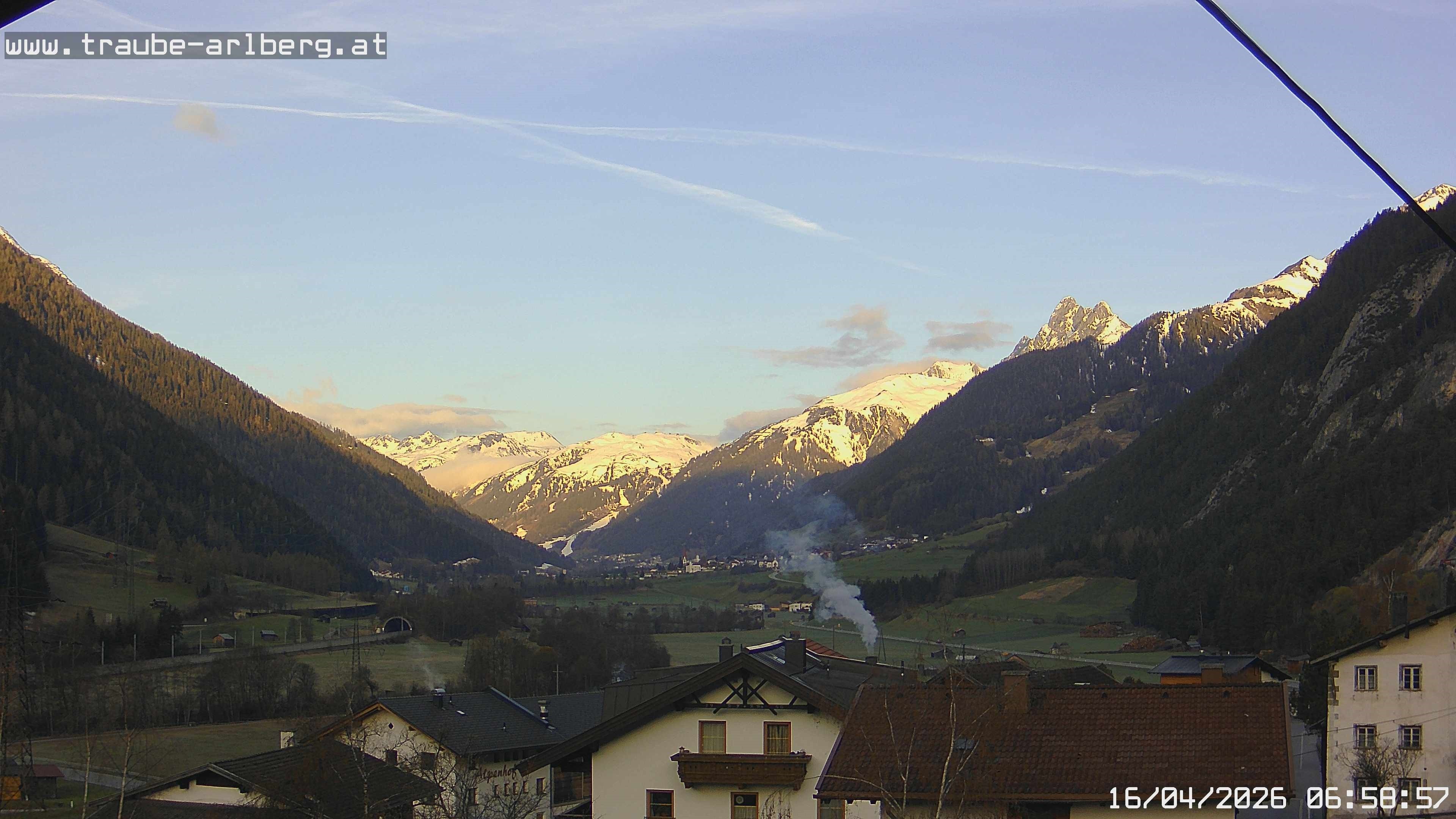 Archived image Webcam guesthouse "Traube", Pettneu