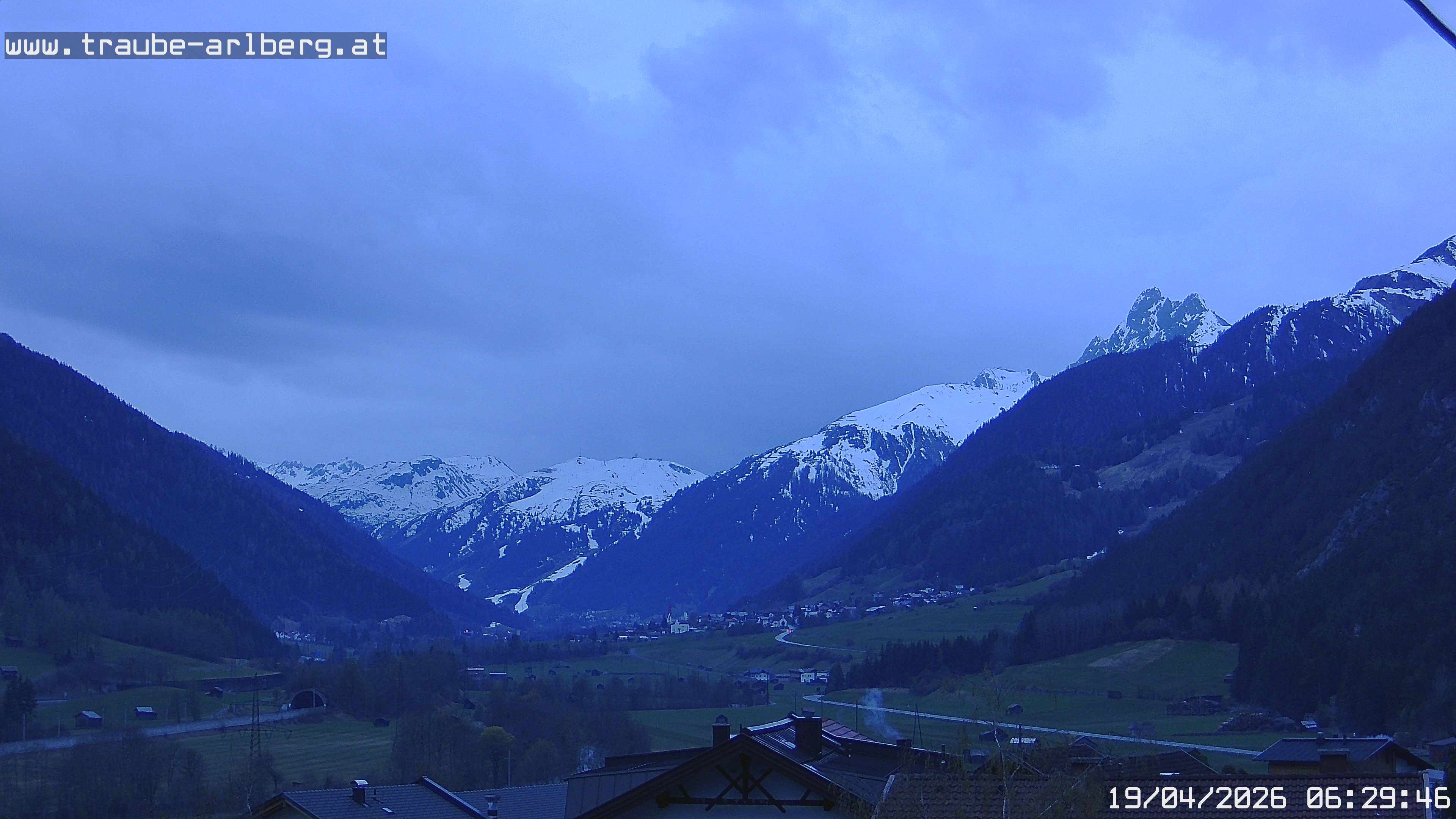 Archiv Foto Webcam Pettneu, Gasthof Traube