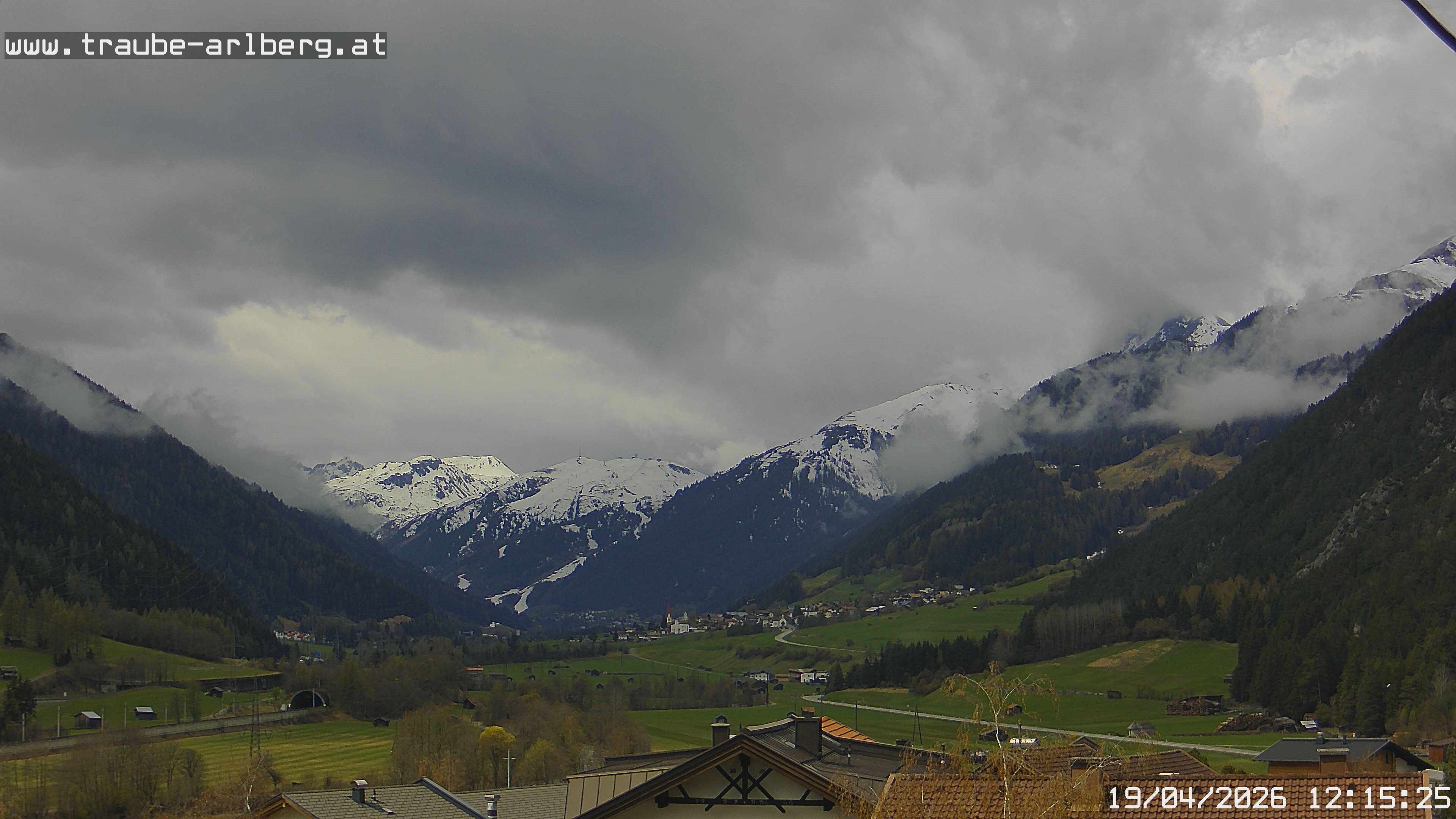 Archiv Foto Webcam Pettneu, Gasthof Traube