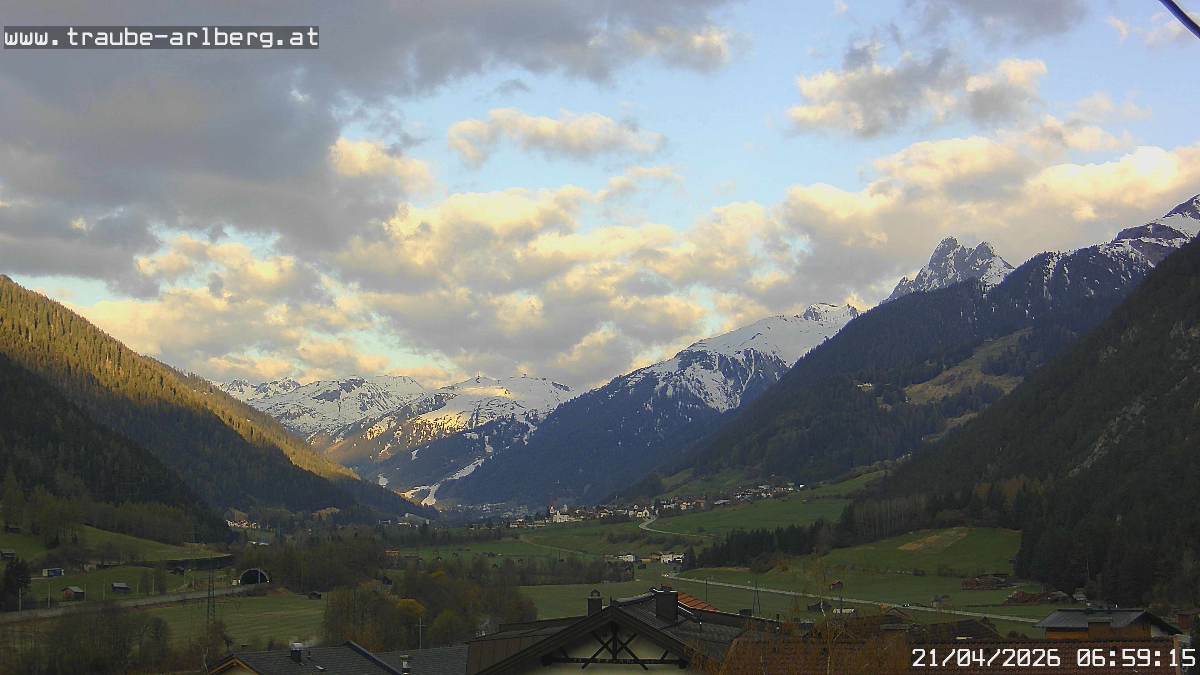 Archiv Foto Webcam Pettneu, Gasthof Traube