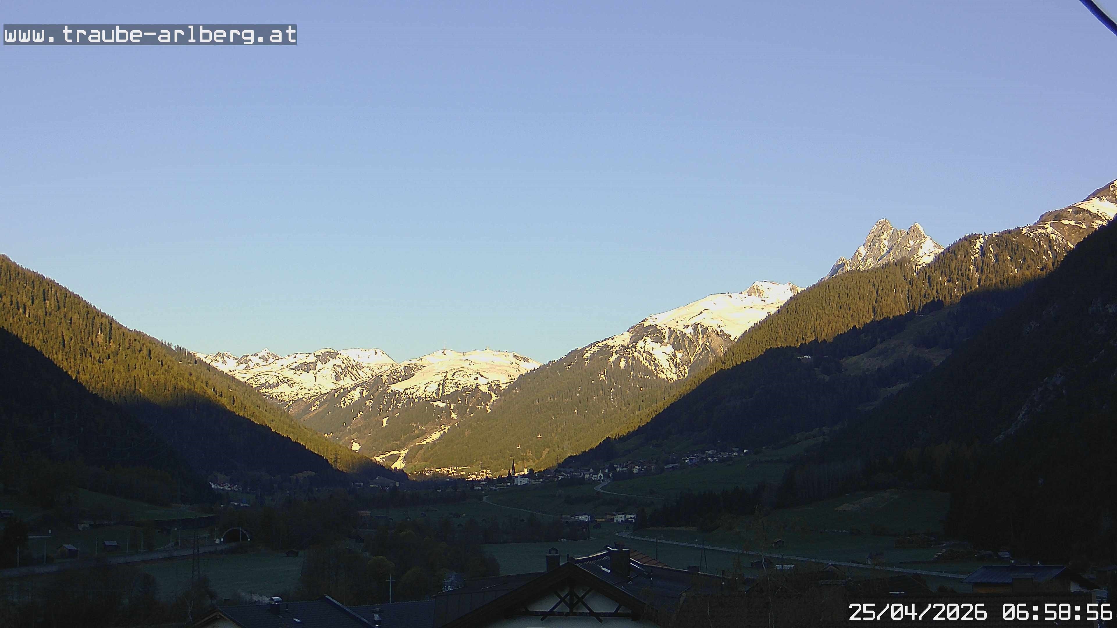Archiv Foto Webcam Pettneu, Gasthof Traube