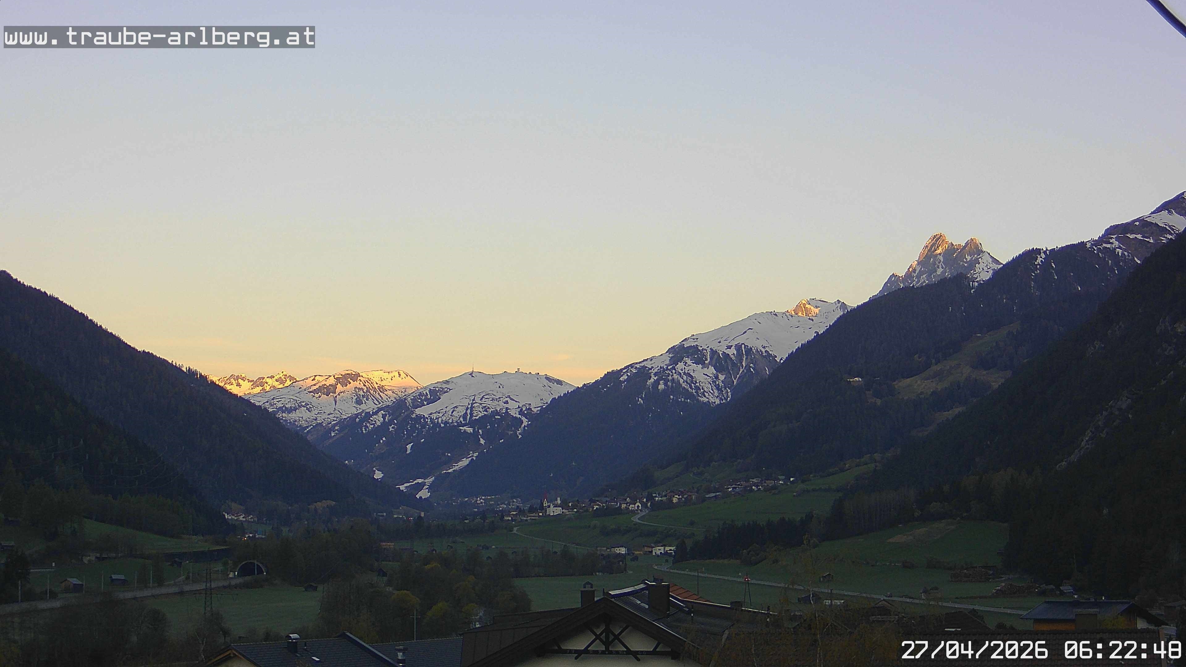 Archiv Foto Webcam Pettneu, Gasthof Traube