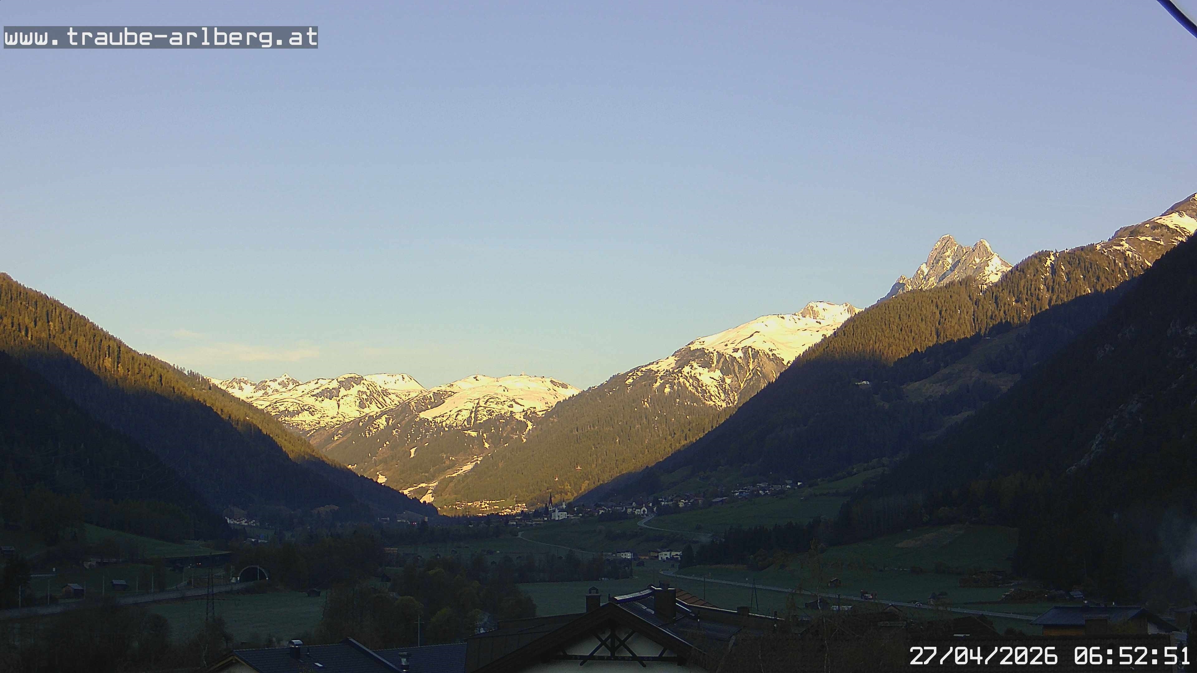 Archiv Foto Webcam Pettneu, Gasthof Traube