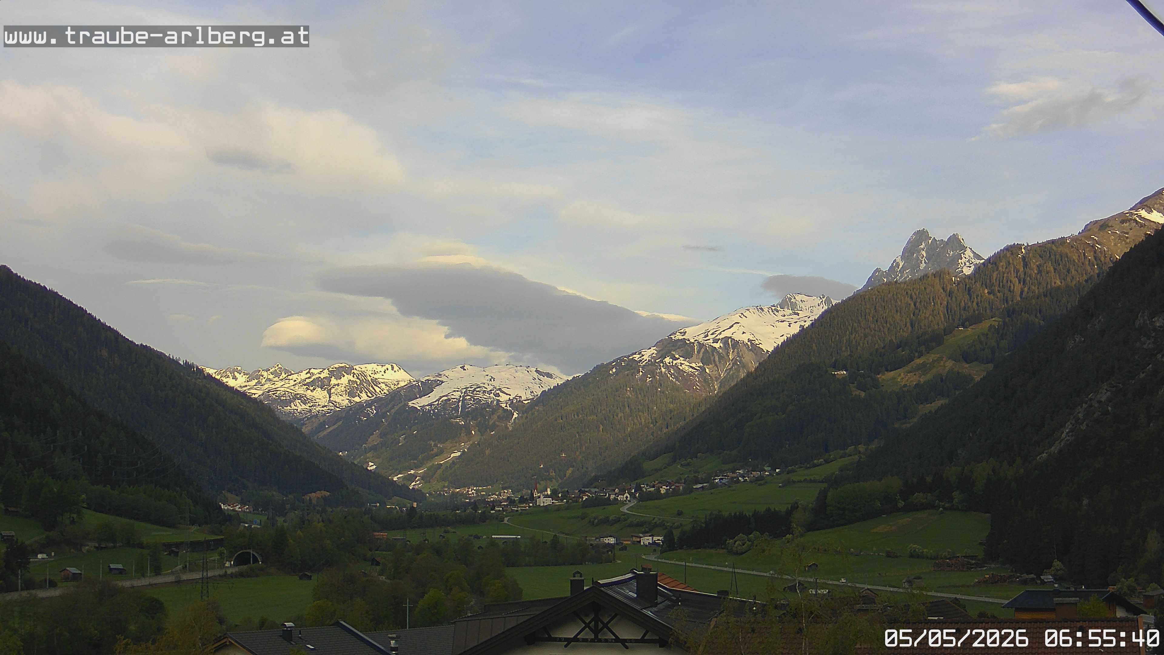 Archived image Webcam guesthouse "Traube", Pettneu