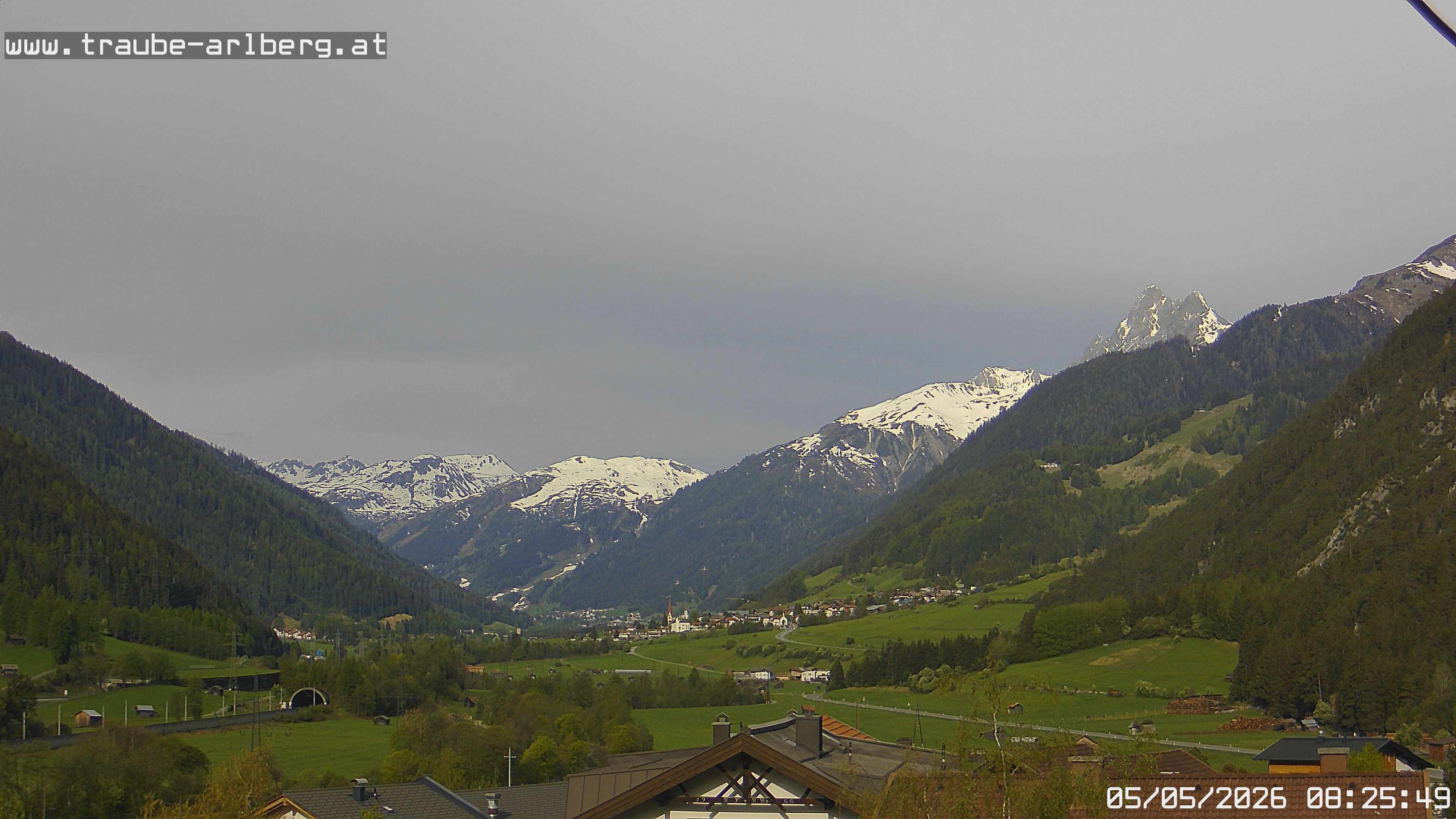 Archived image Webcam guesthouse "Traube", Pettneu
