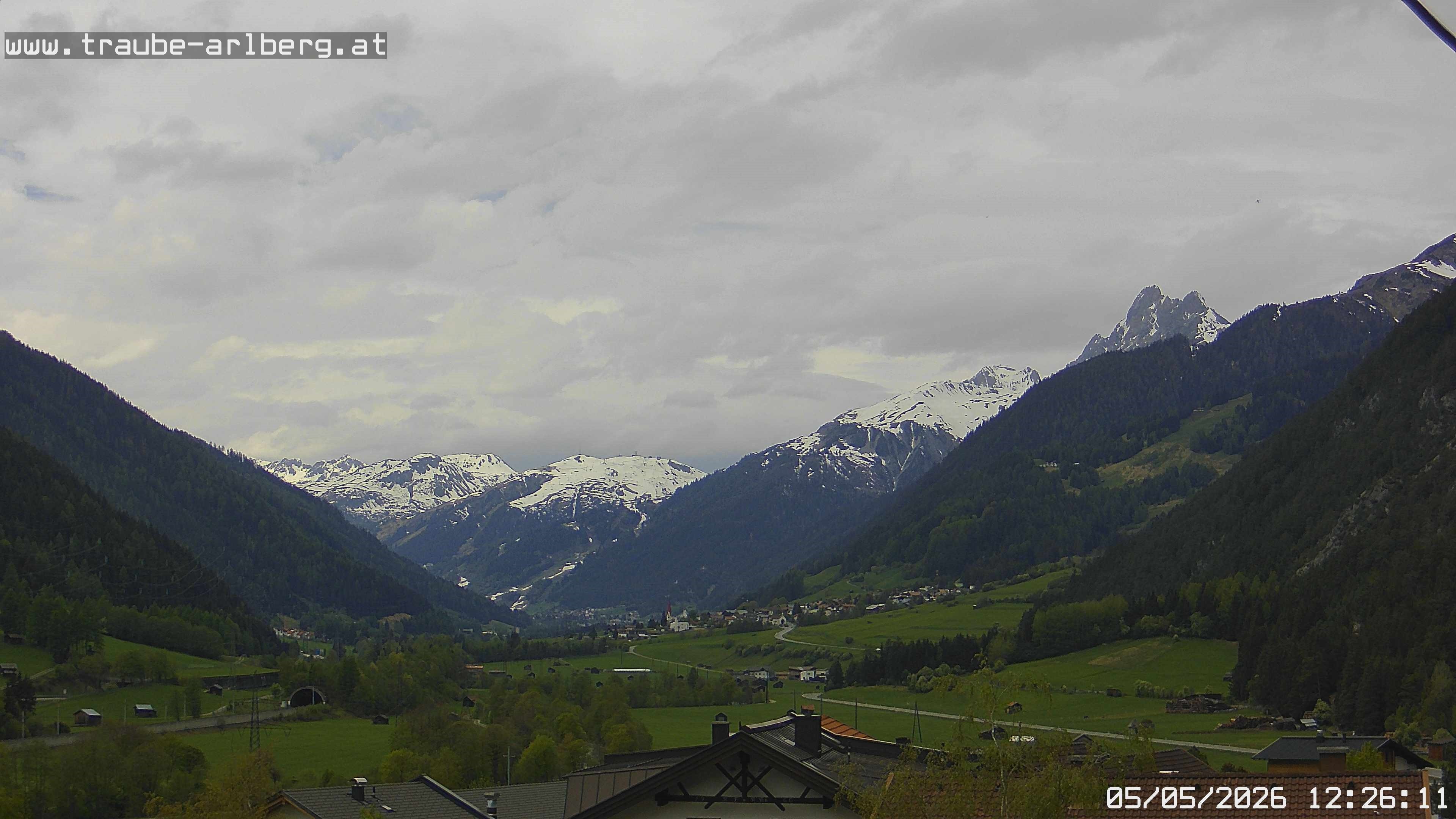 Archived image Webcam guesthouse "Traube", Pettneu