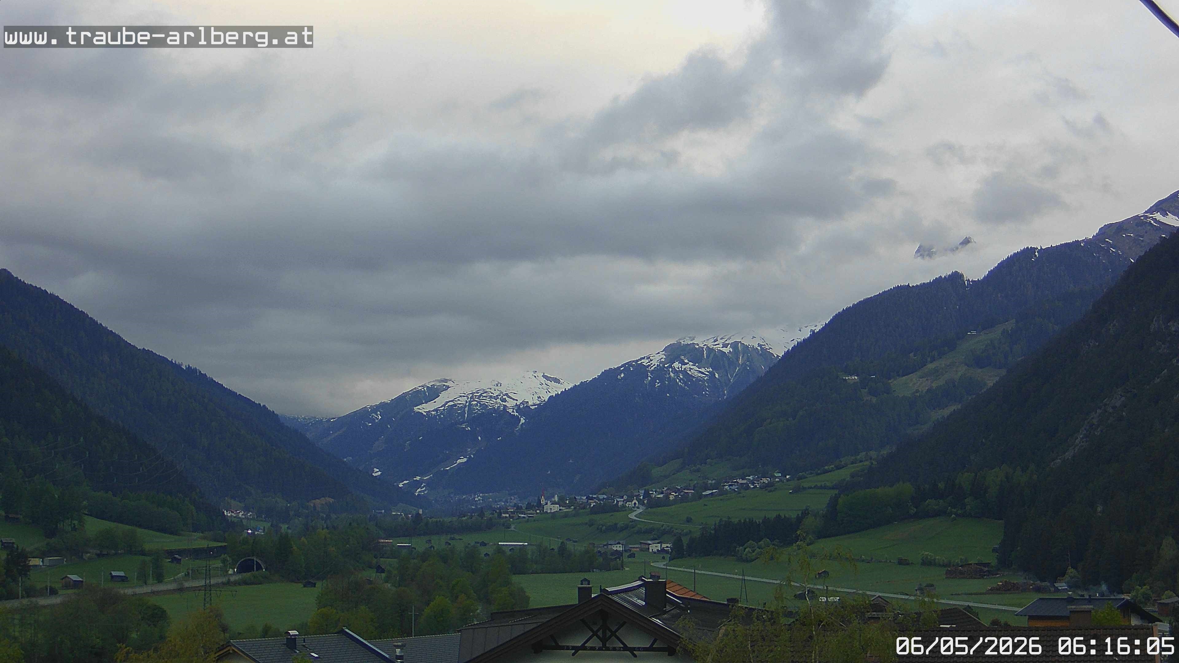 Archived image Webcam guesthouse "Traube", Pettneu