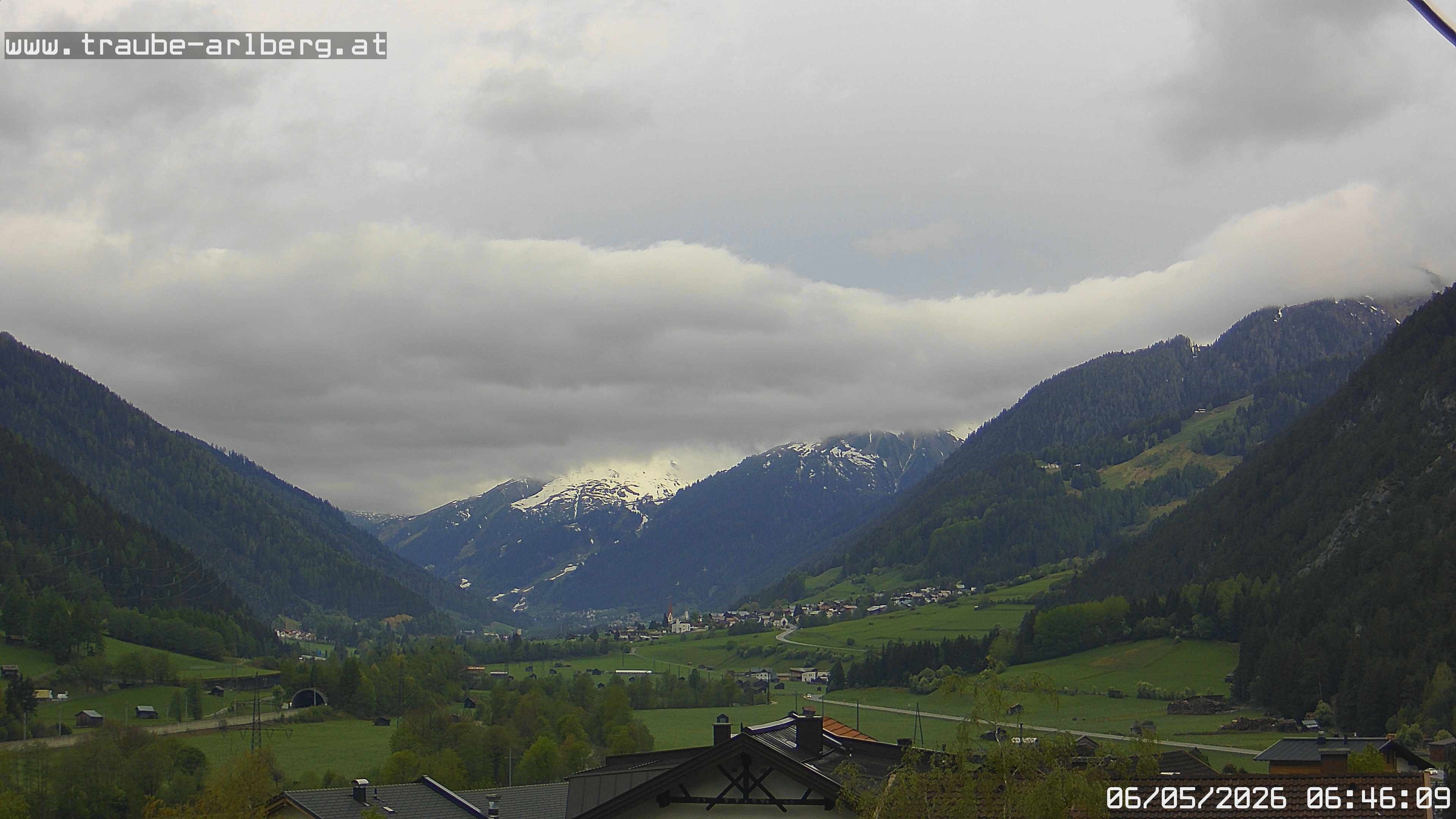 Archived image Webcam guesthouse "Traube", Pettneu