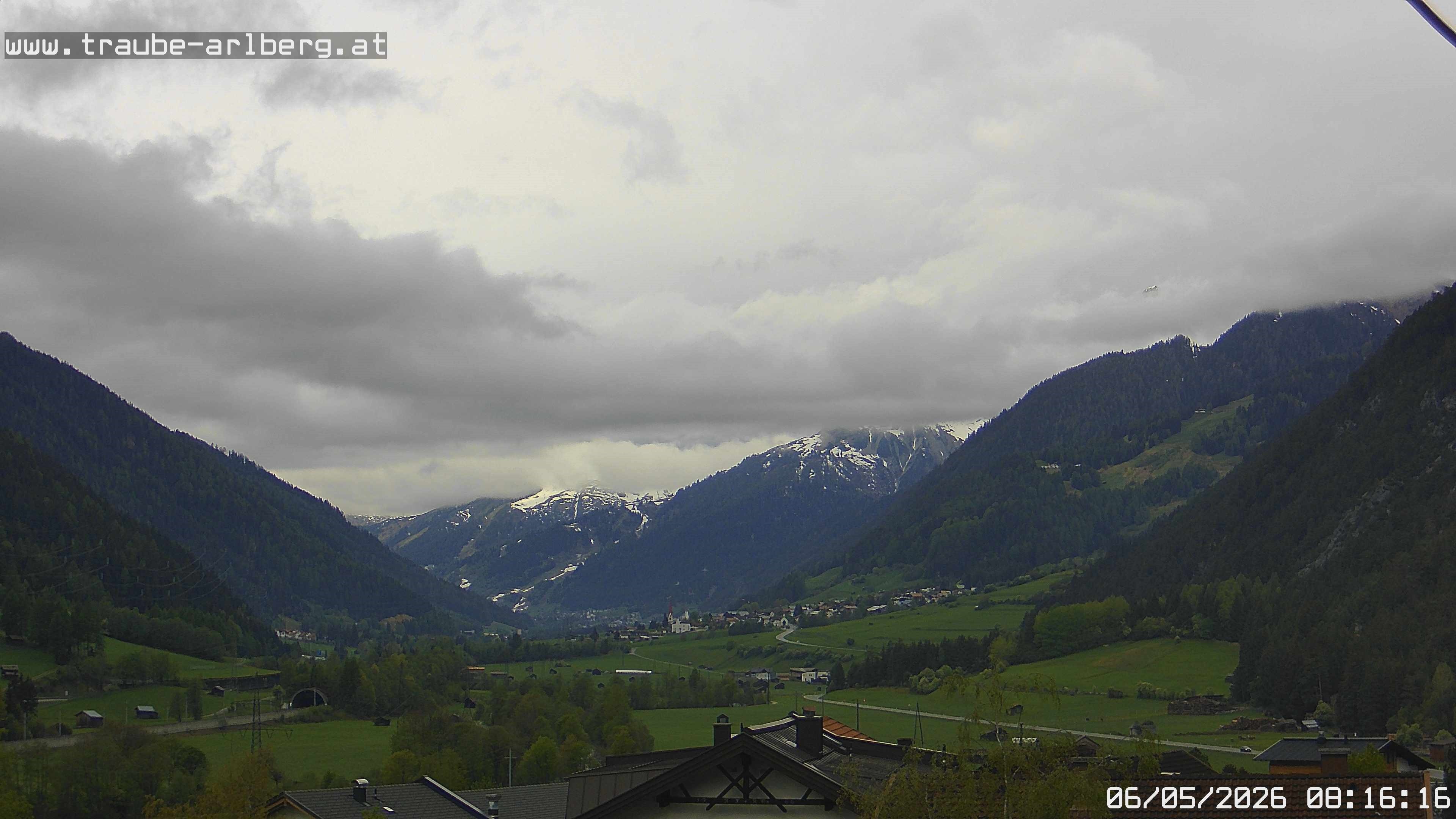 Archived image Webcam guesthouse "Traube", Pettneu