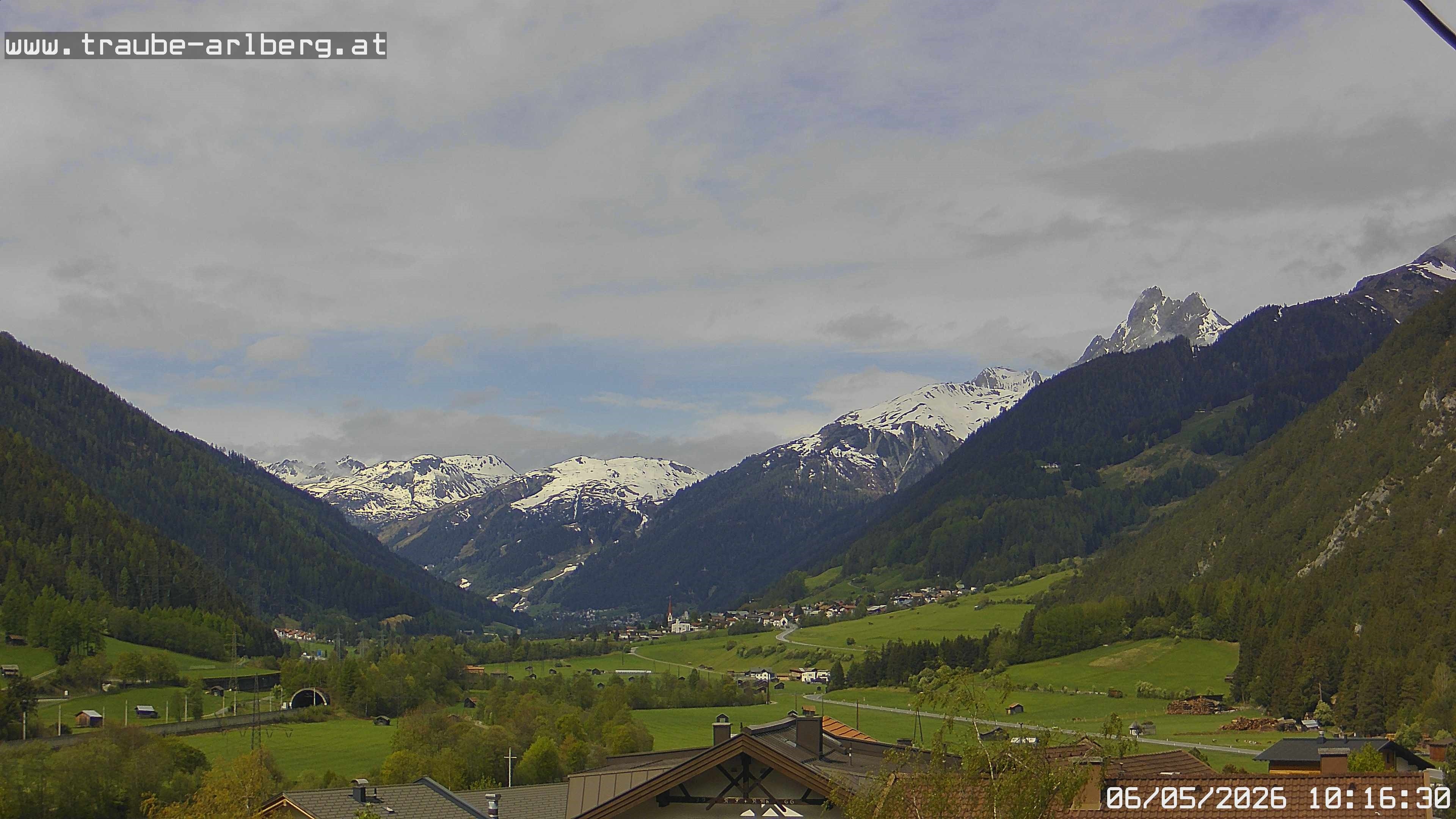 Archived image Webcam guesthouse "Traube", Pettneu