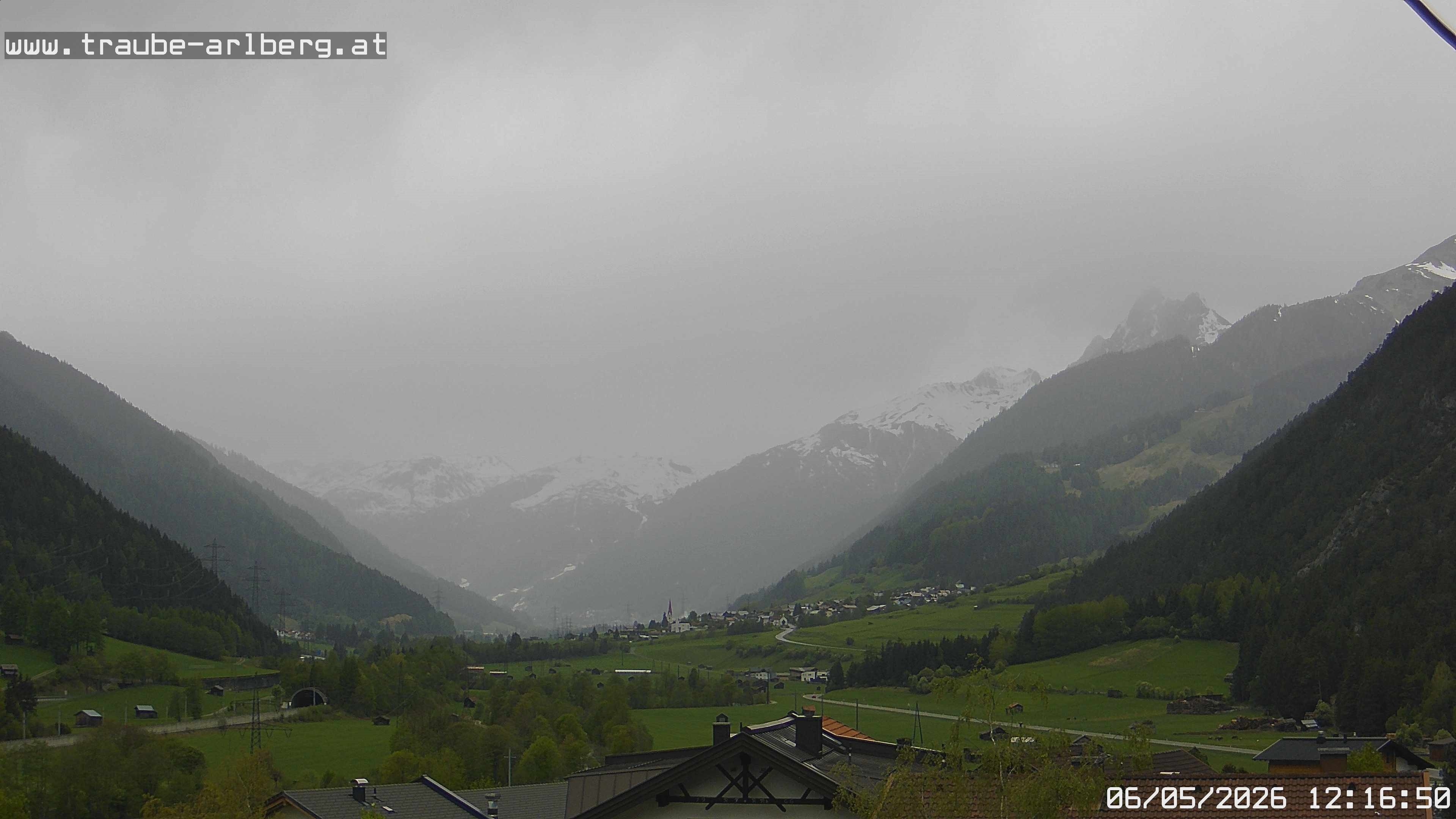 Archived image Webcam guesthouse "Traube", Pettneu